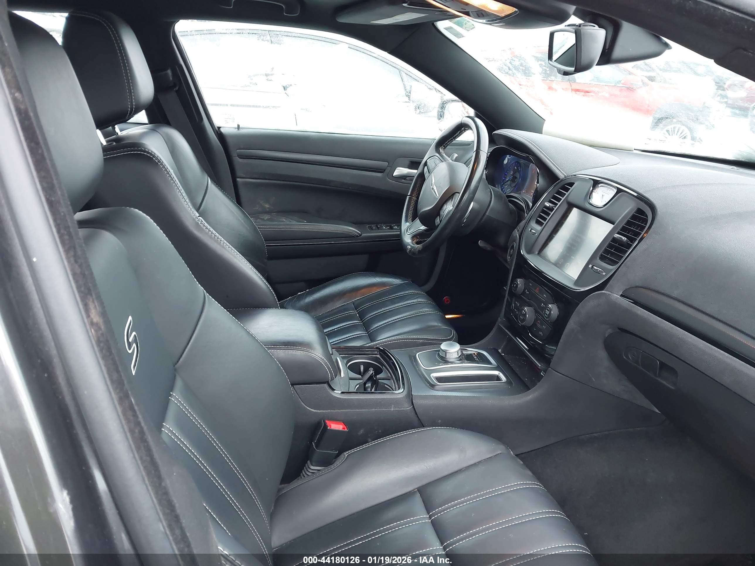 CHRYSLER 300 image 5