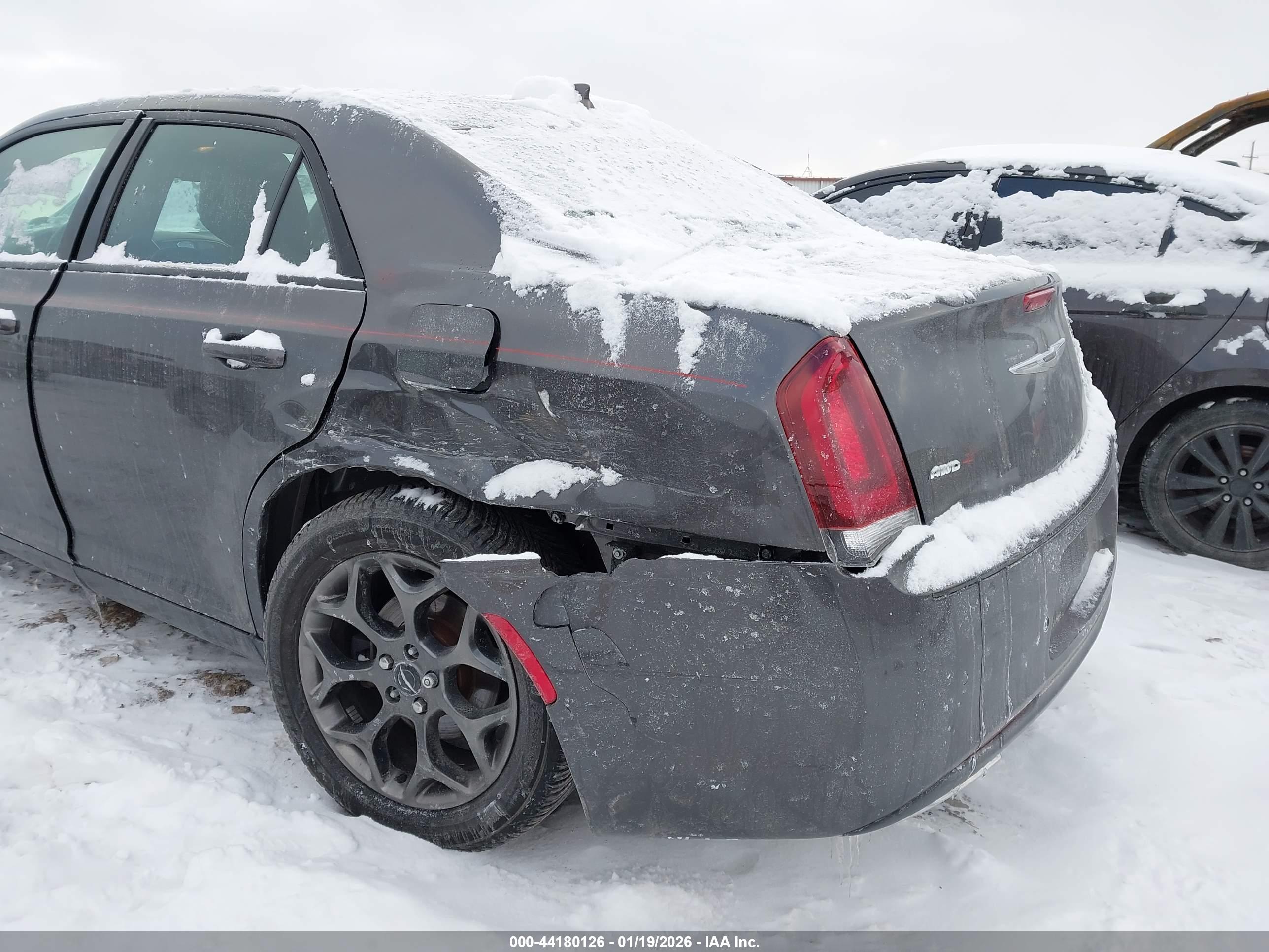 CHRYSLER 300 image 6