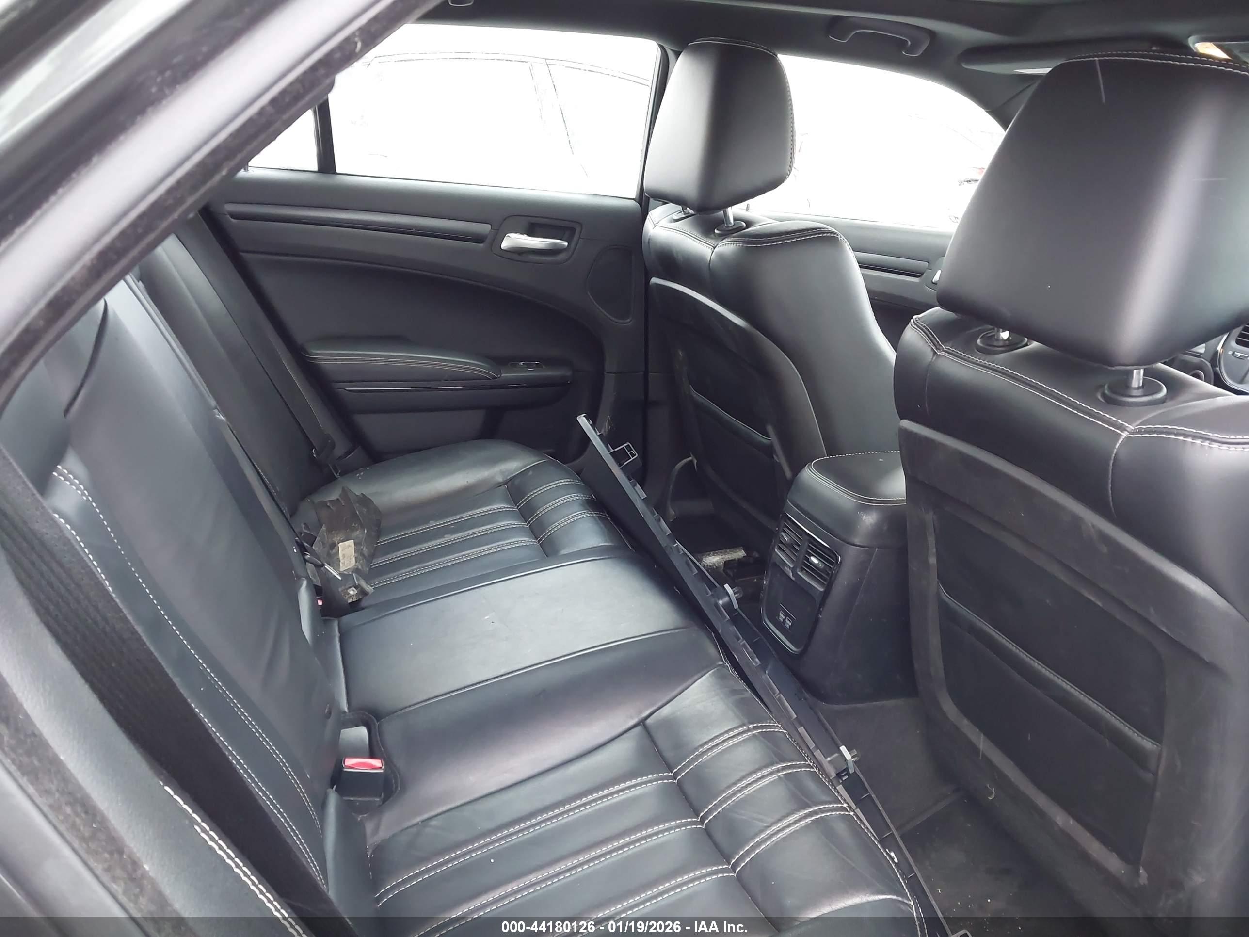 CHRYSLER 300 image 8