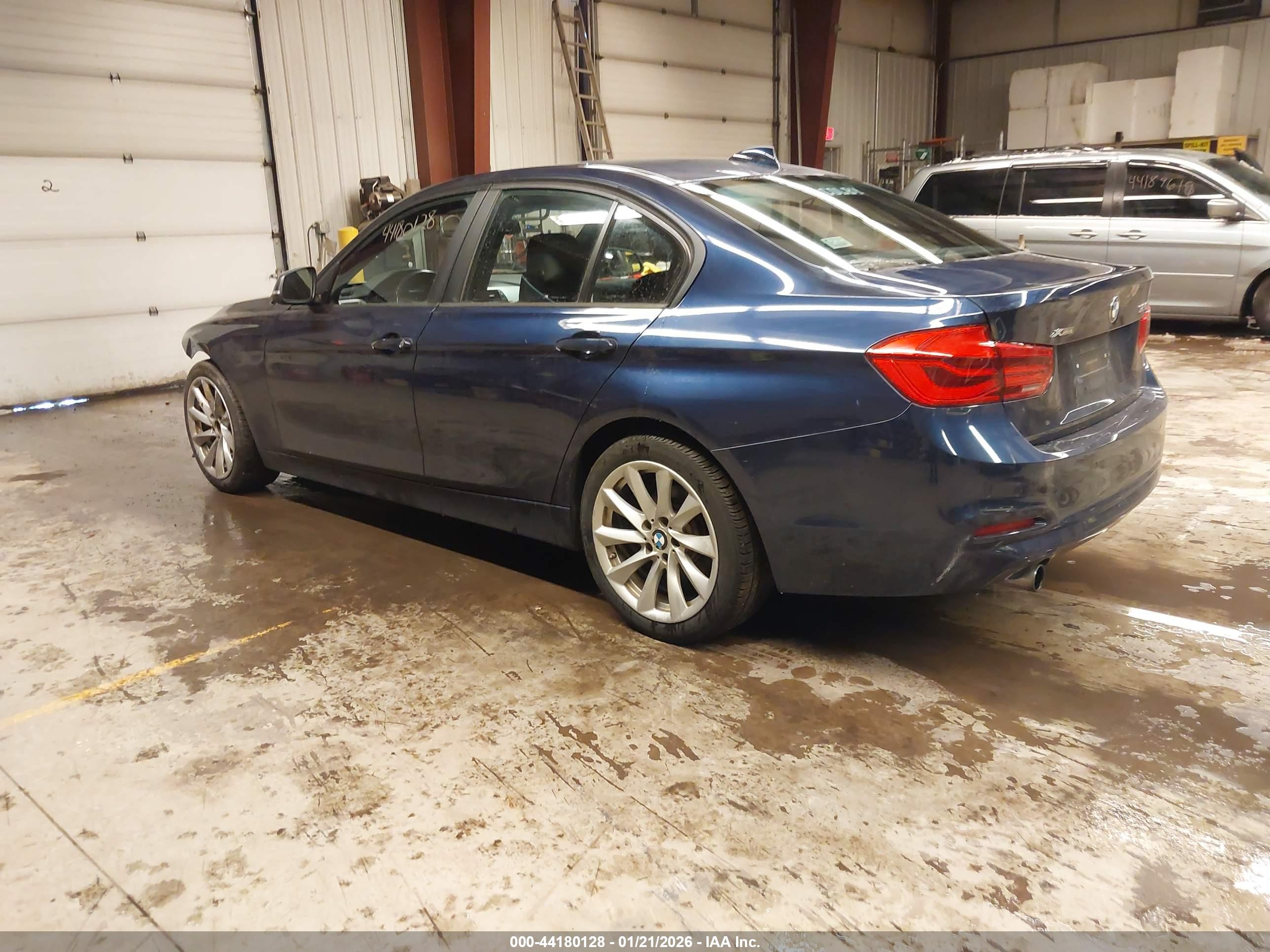 BMW 320I image 3