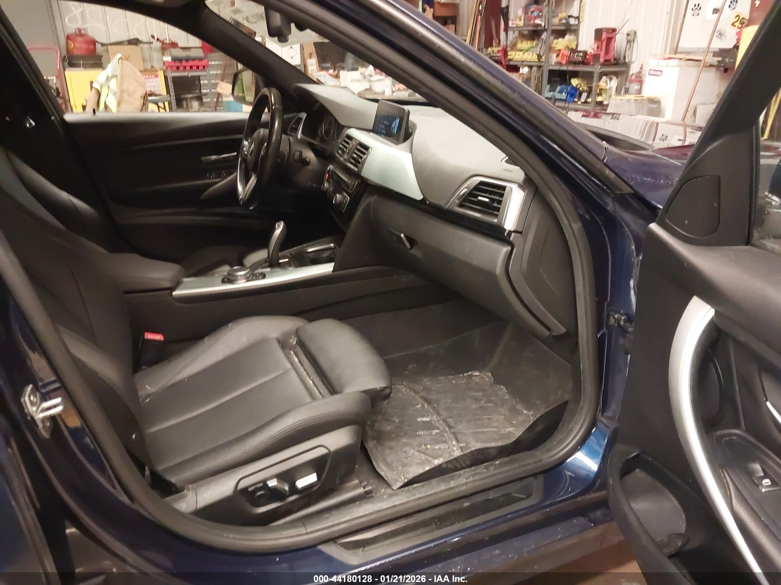 BMW 320I image 5