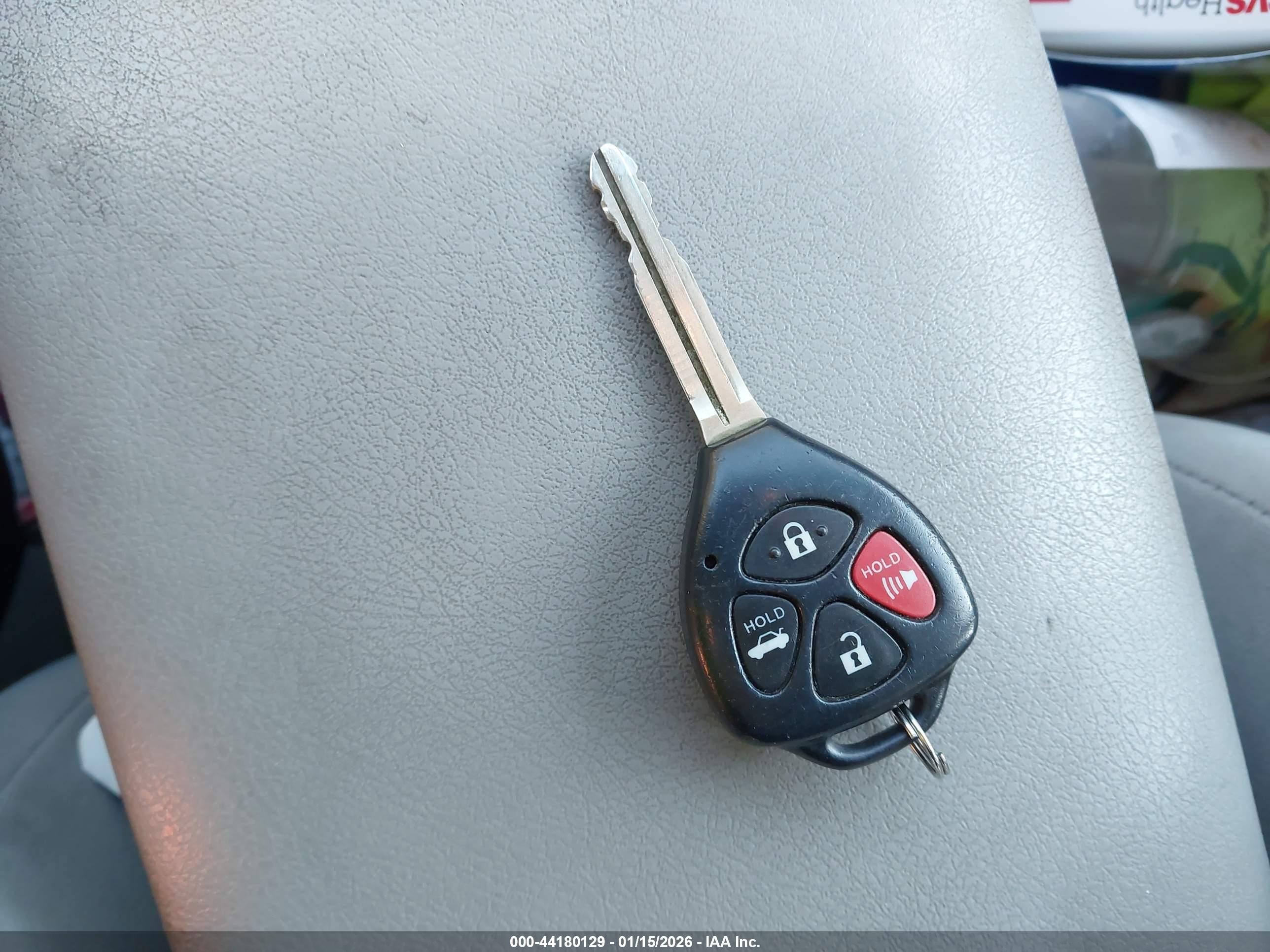 TOYOTA CAMRY image 11