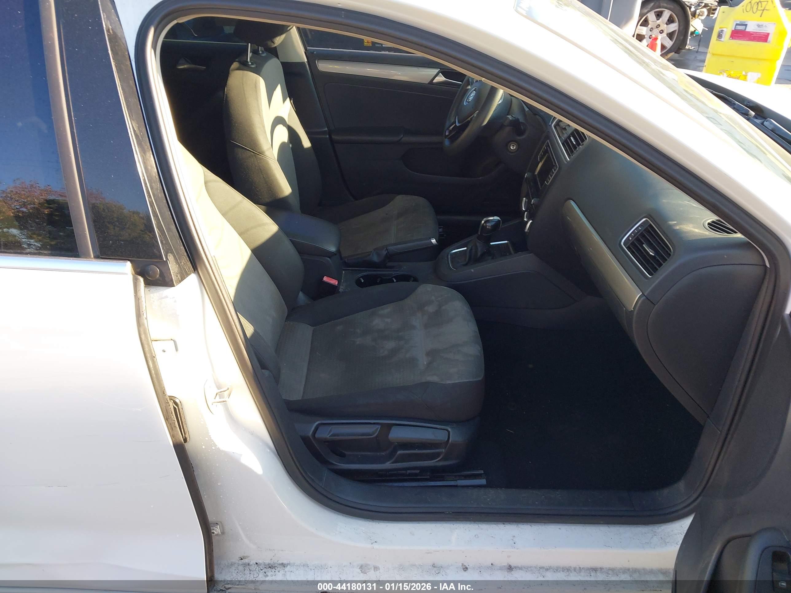 VOLKSWAGEN JETTA image 5