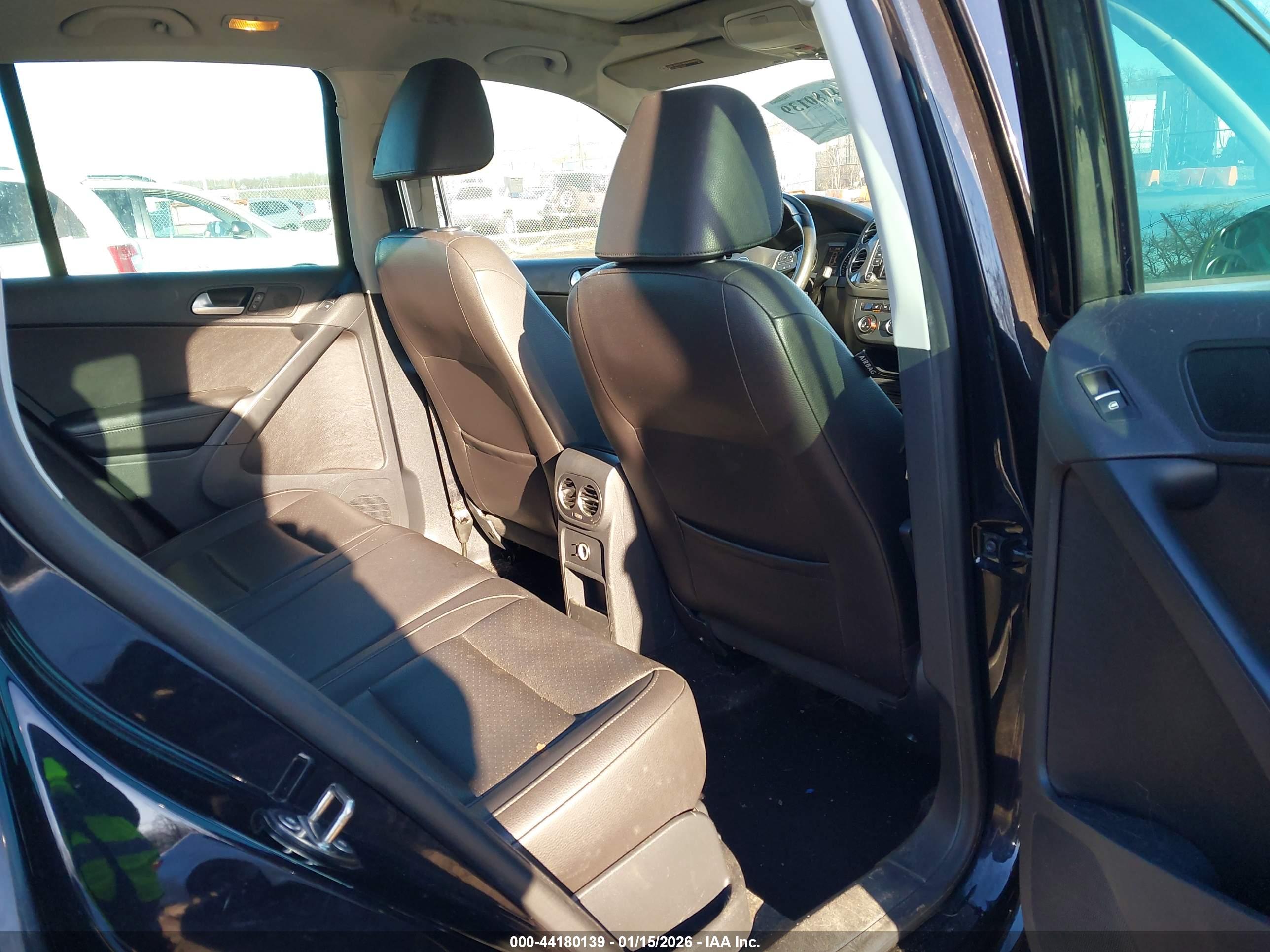 VOLKSWAGEN TIGUAN image 8