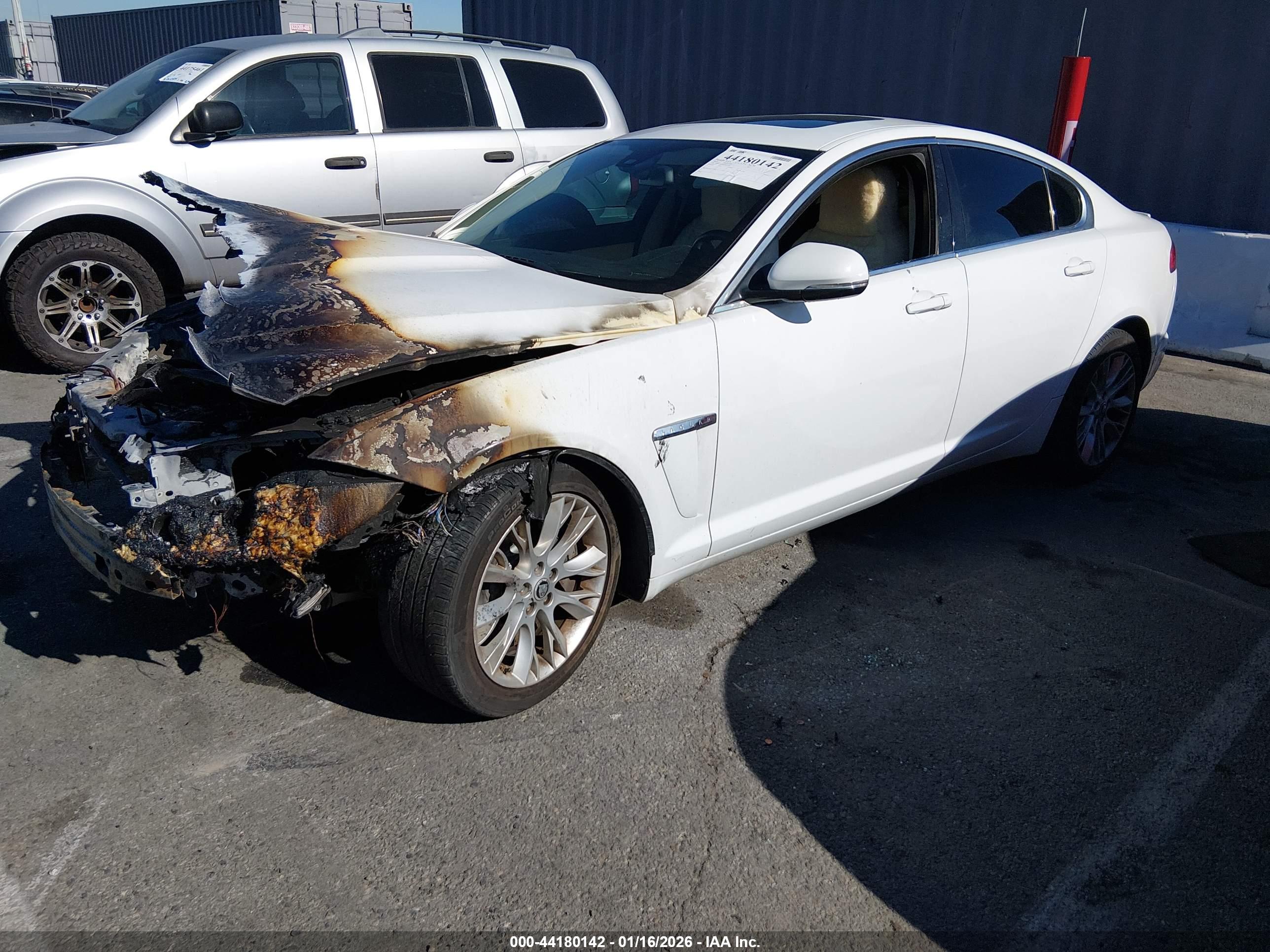 JAGUAR XF image 2