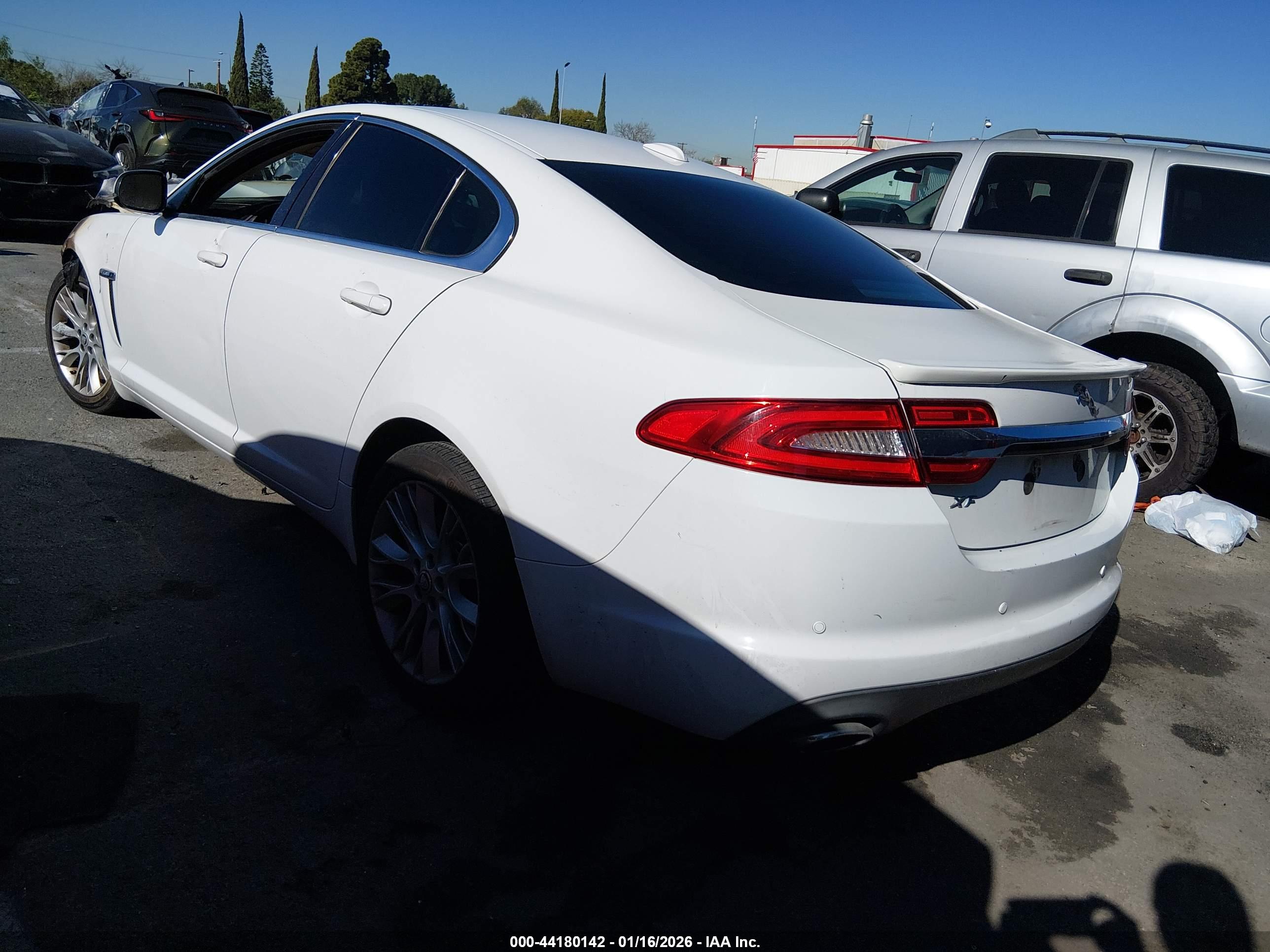 JAGUAR XF image 3