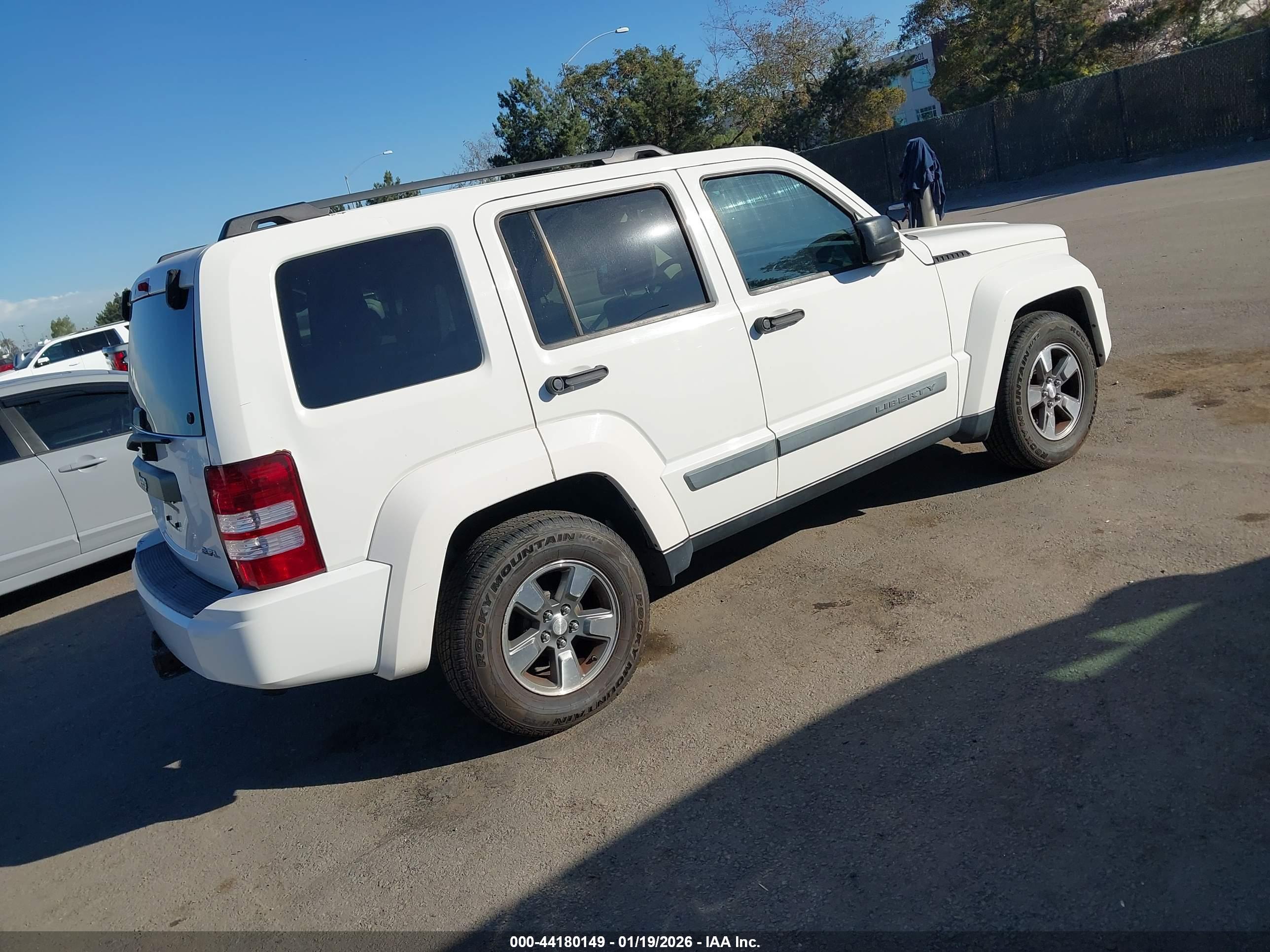 JEEP LIBERTY image 4