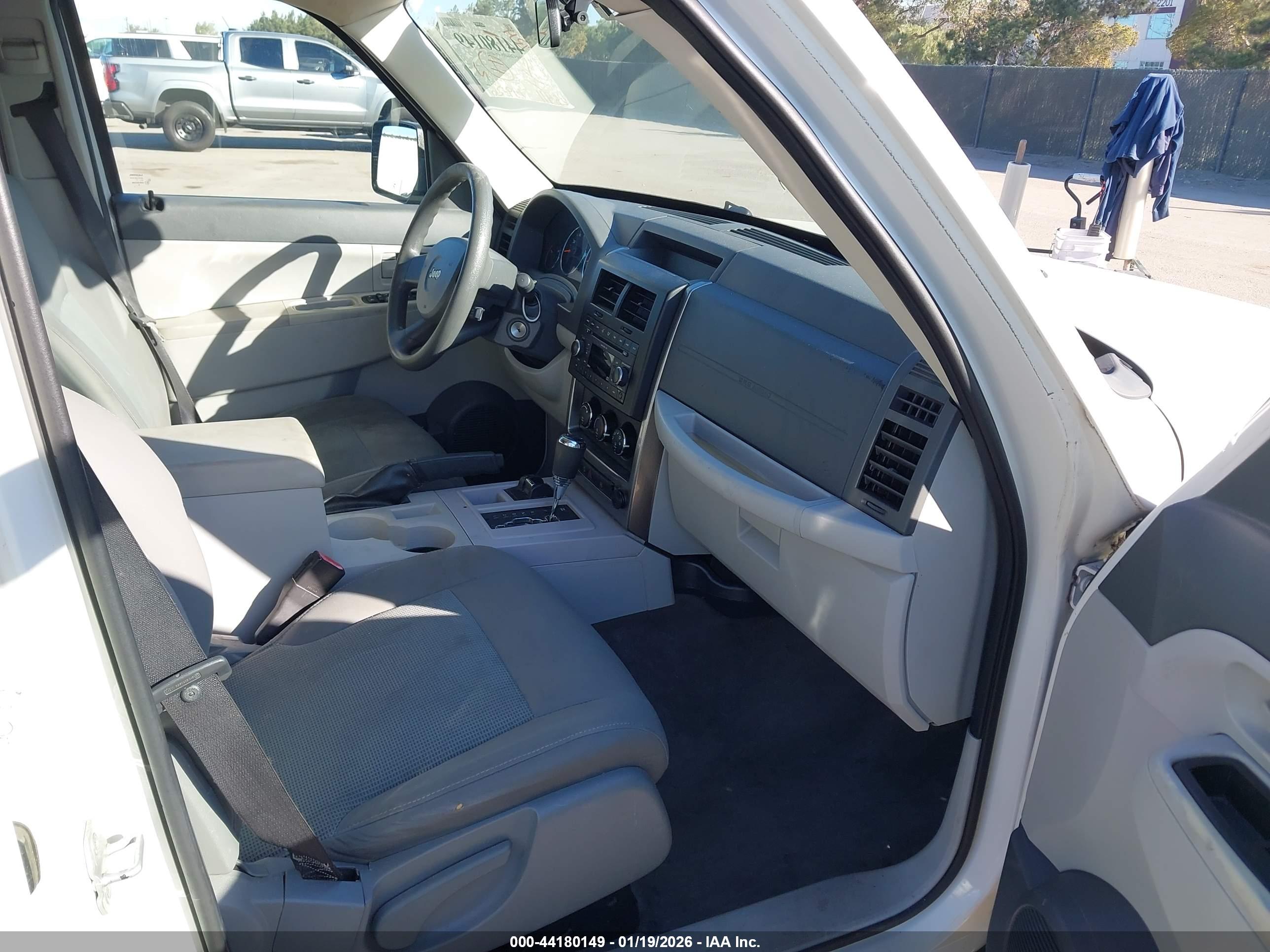 JEEP LIBERTY image 5