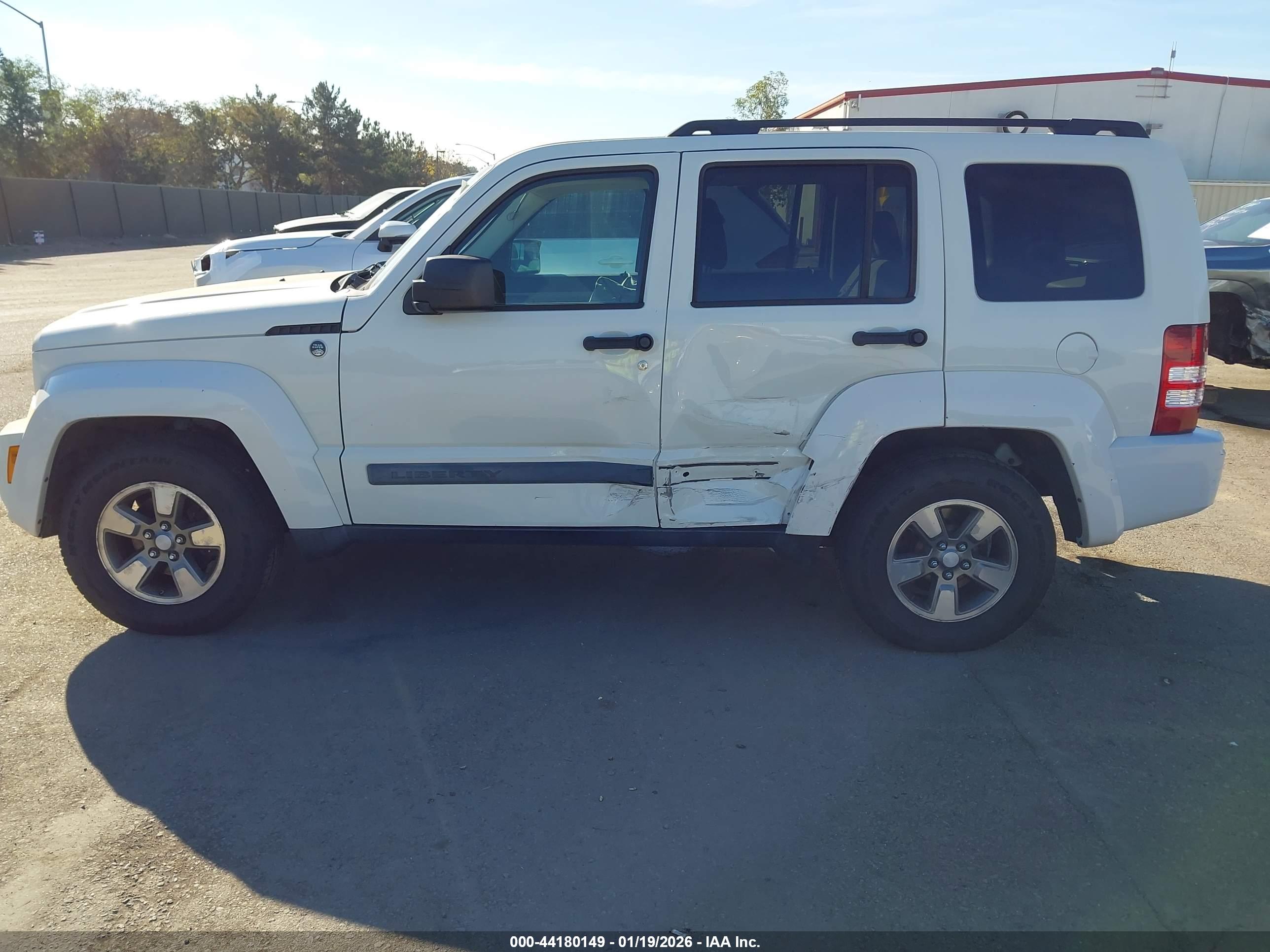 JEEP LIBERTY image 6