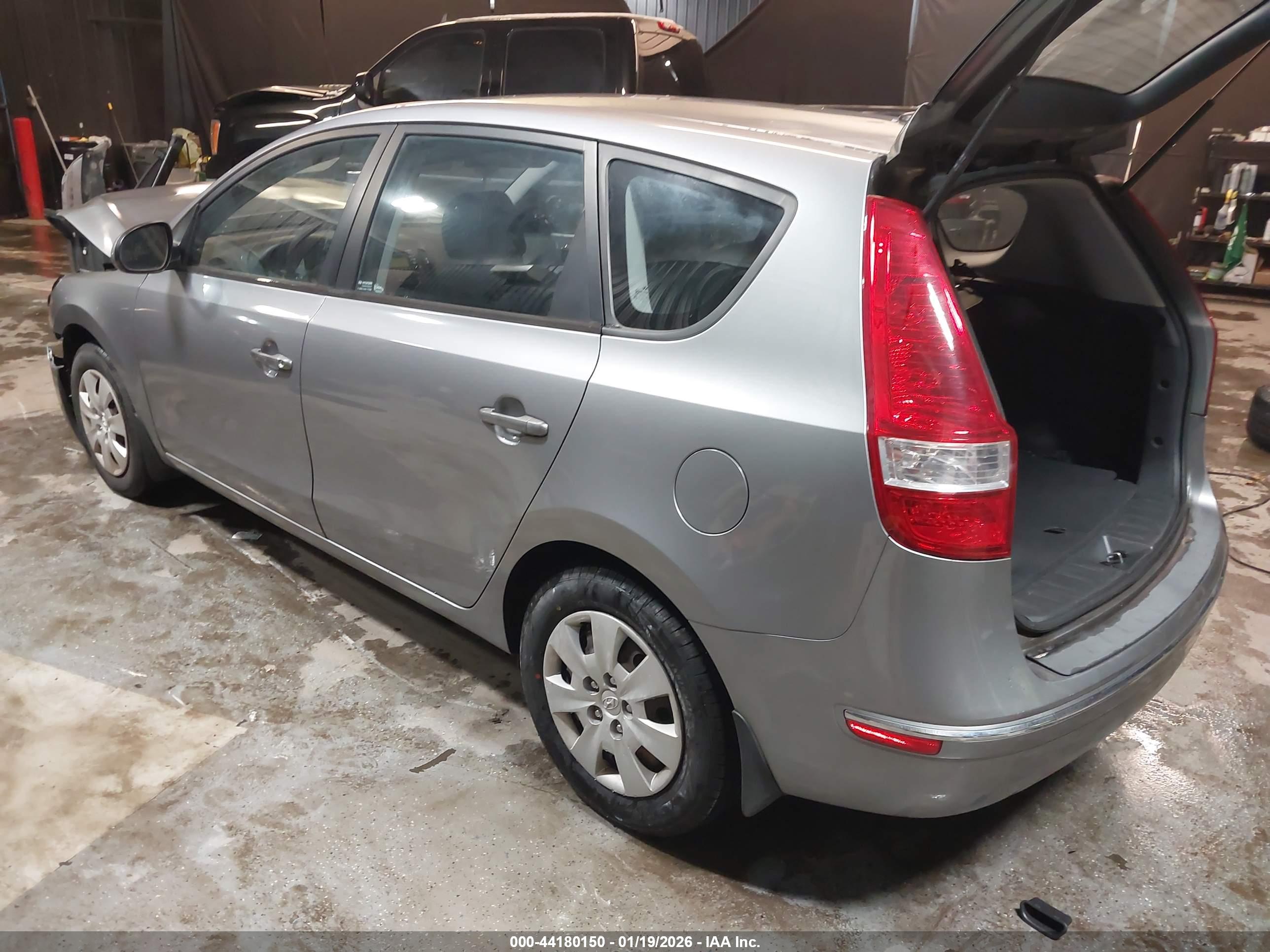 HYUNDAI ELANTRA image 3