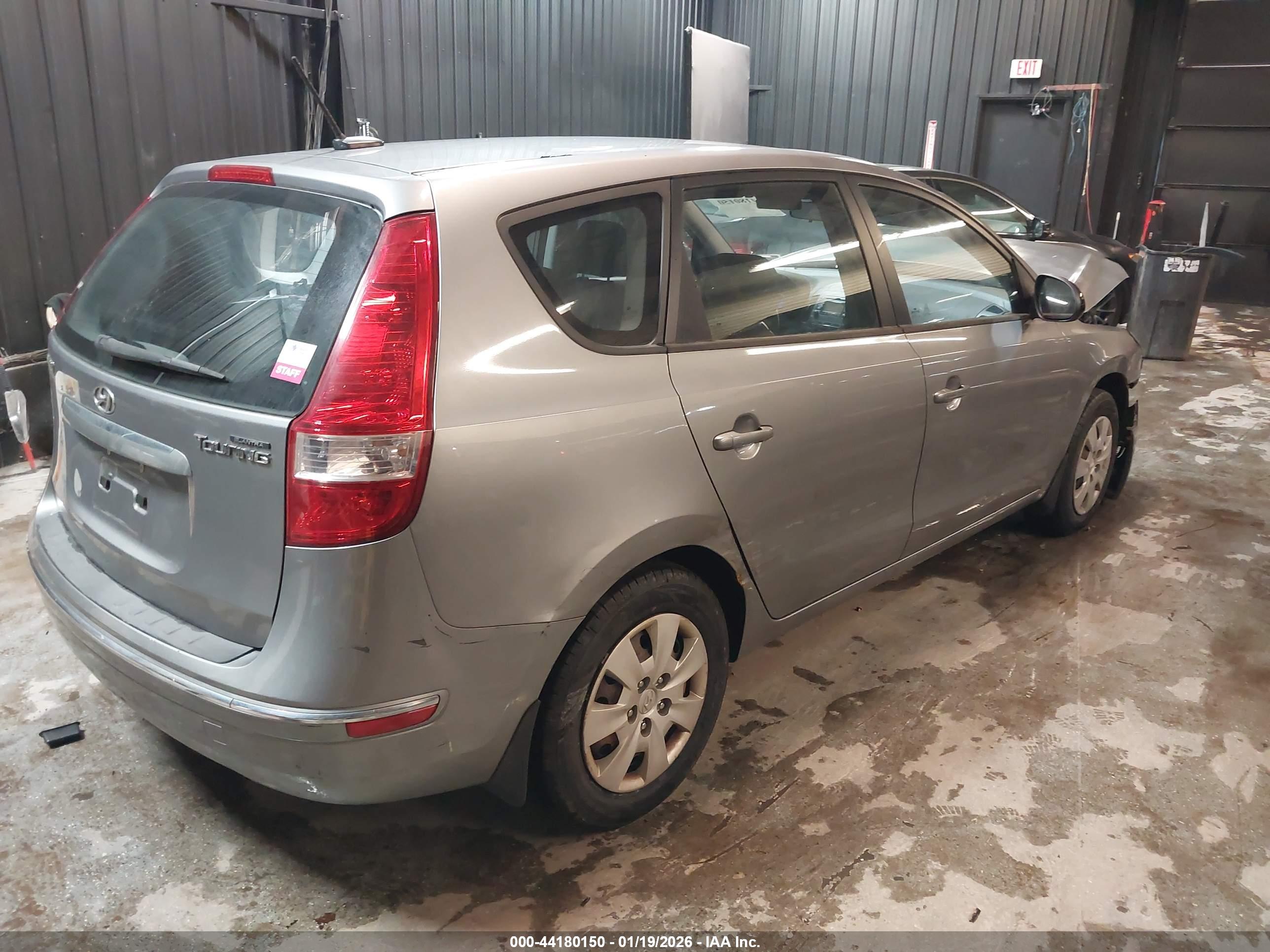 HYUNDAI ELANTRA image 4