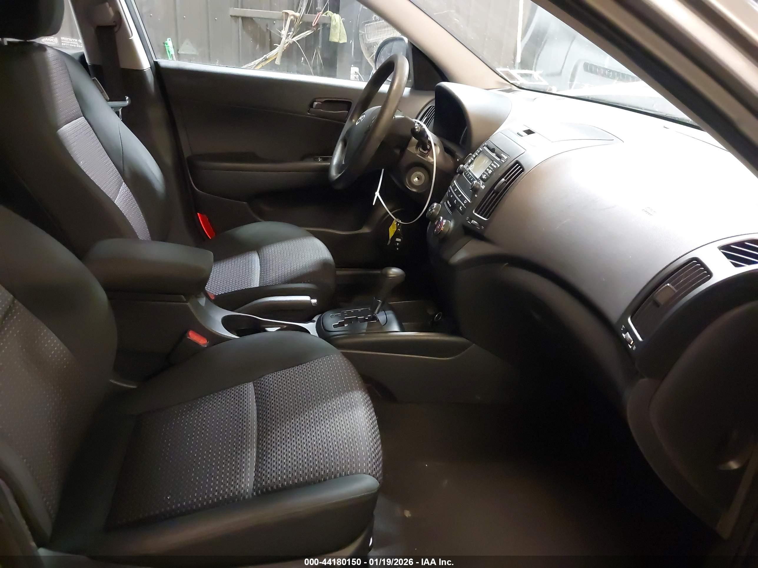 HYUNDAI ELANTRA image 5