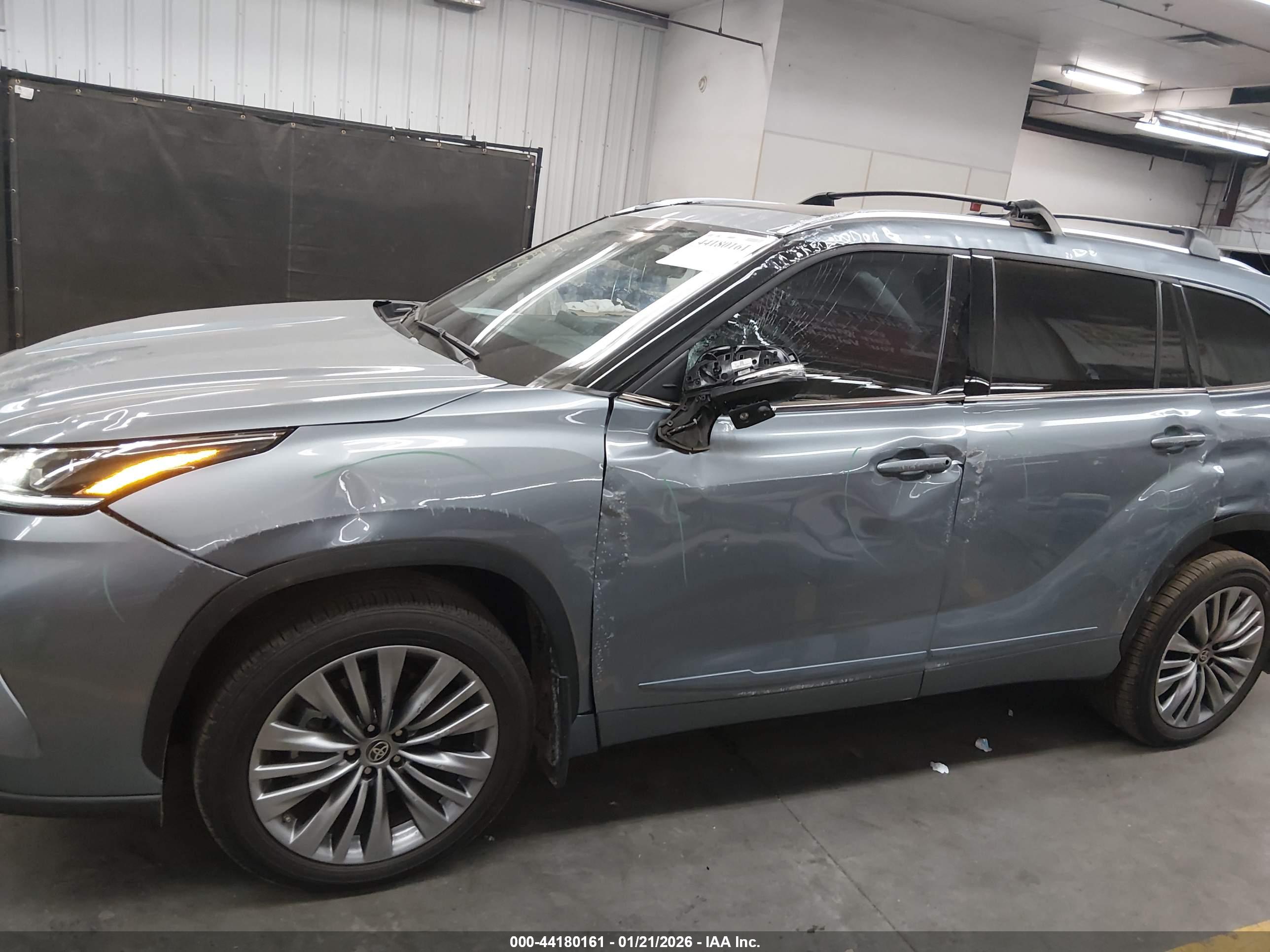 TOYOTA HIGHLANDER image 6
