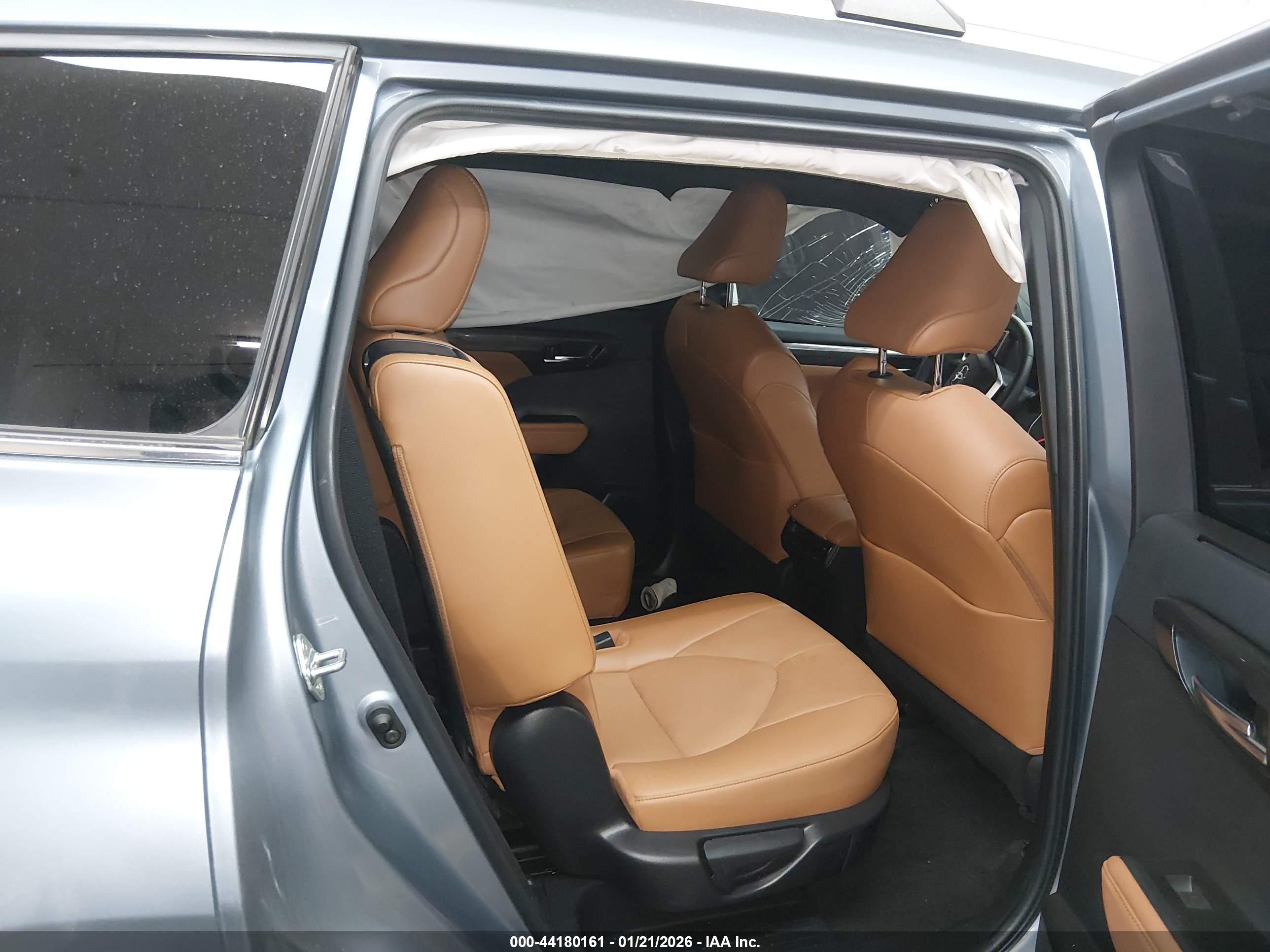 TOYOTA HIGHLANDER image 8