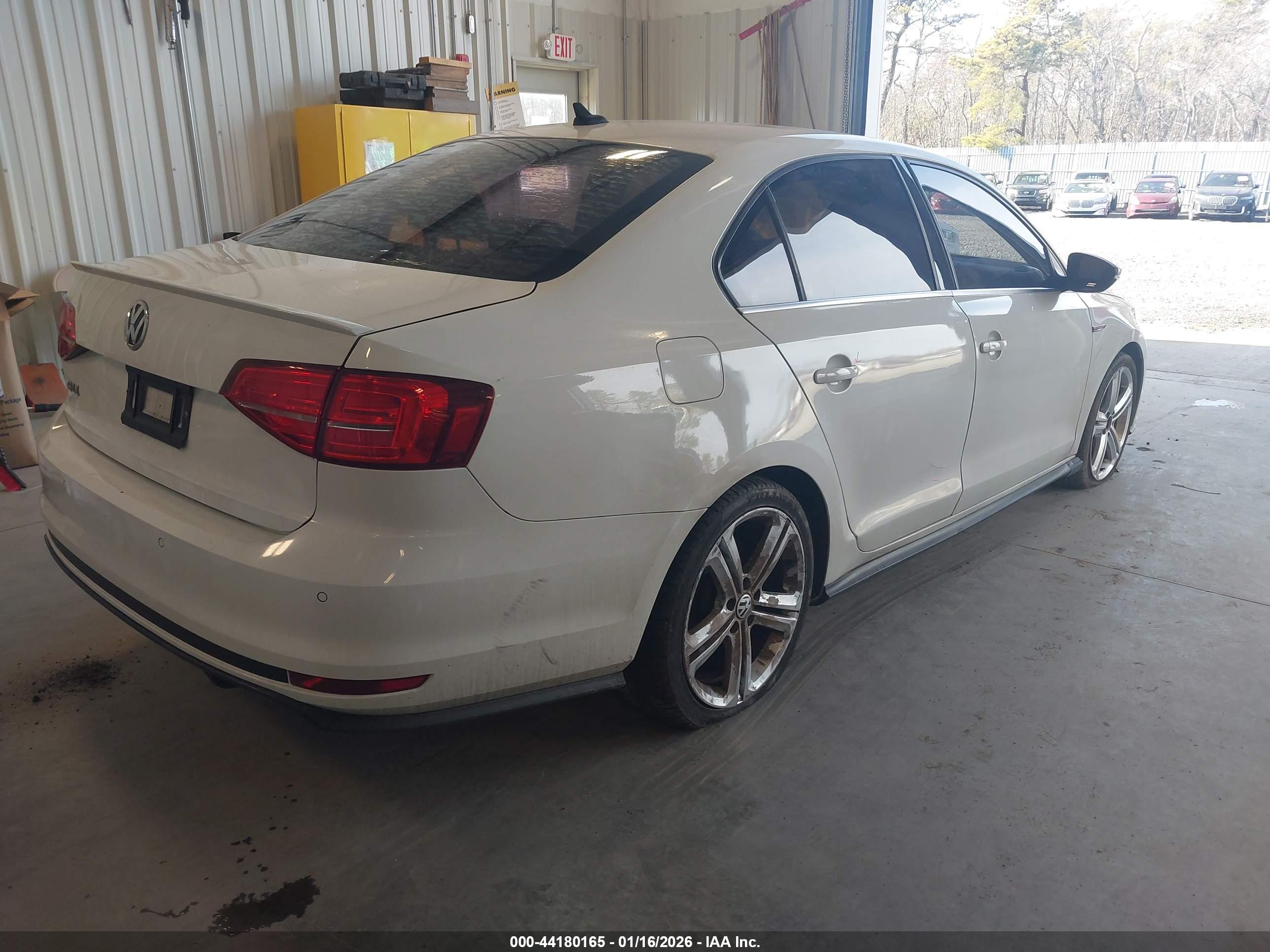 VOLKSWAGEN JETTA image 4