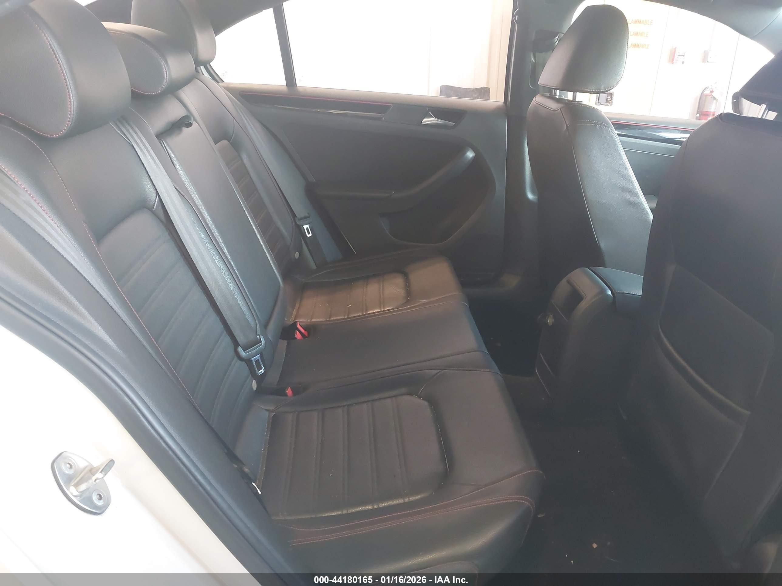 VOLKSWAGEN JETTA image 8