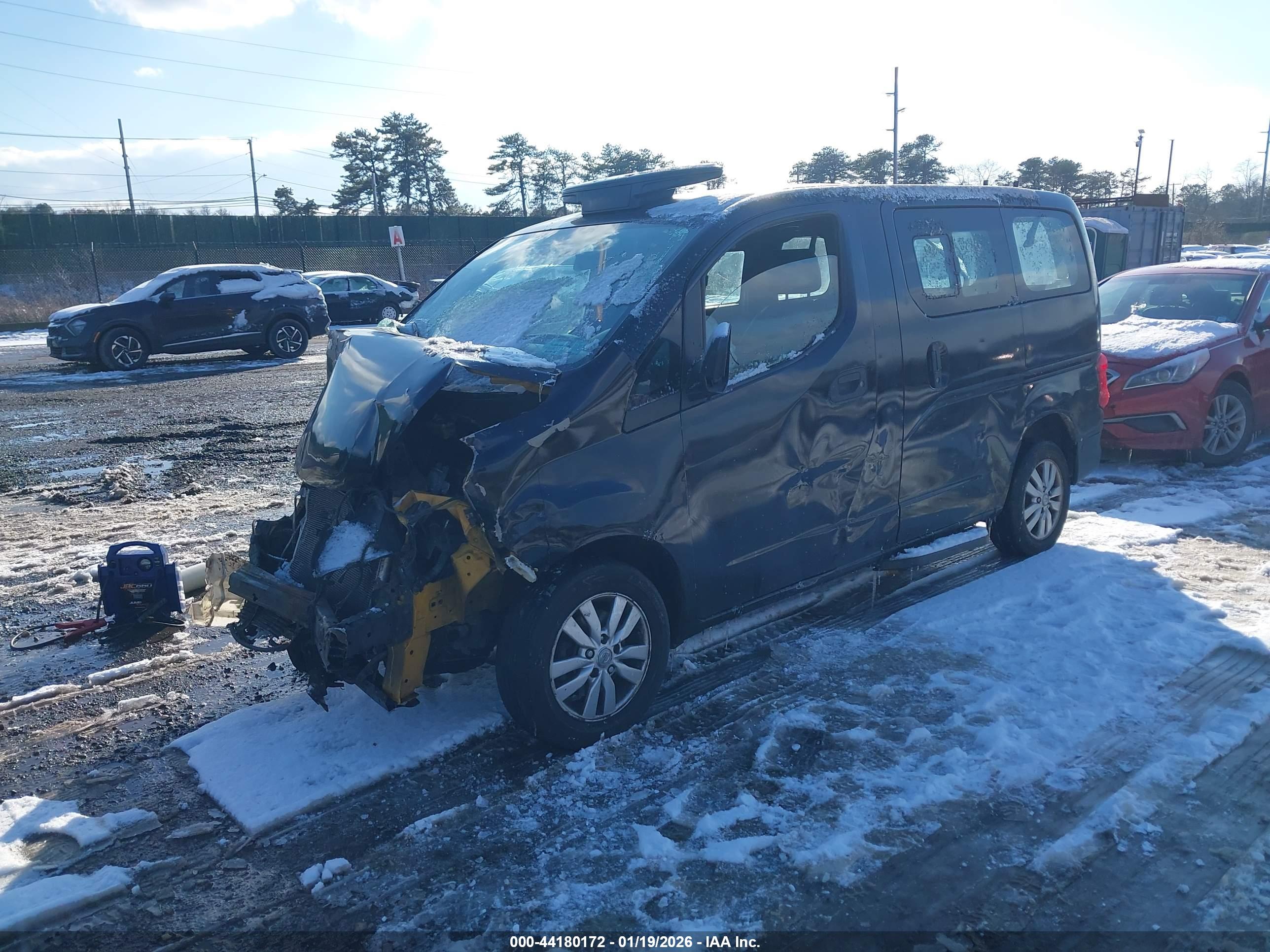 NISSAN NV200 image 2