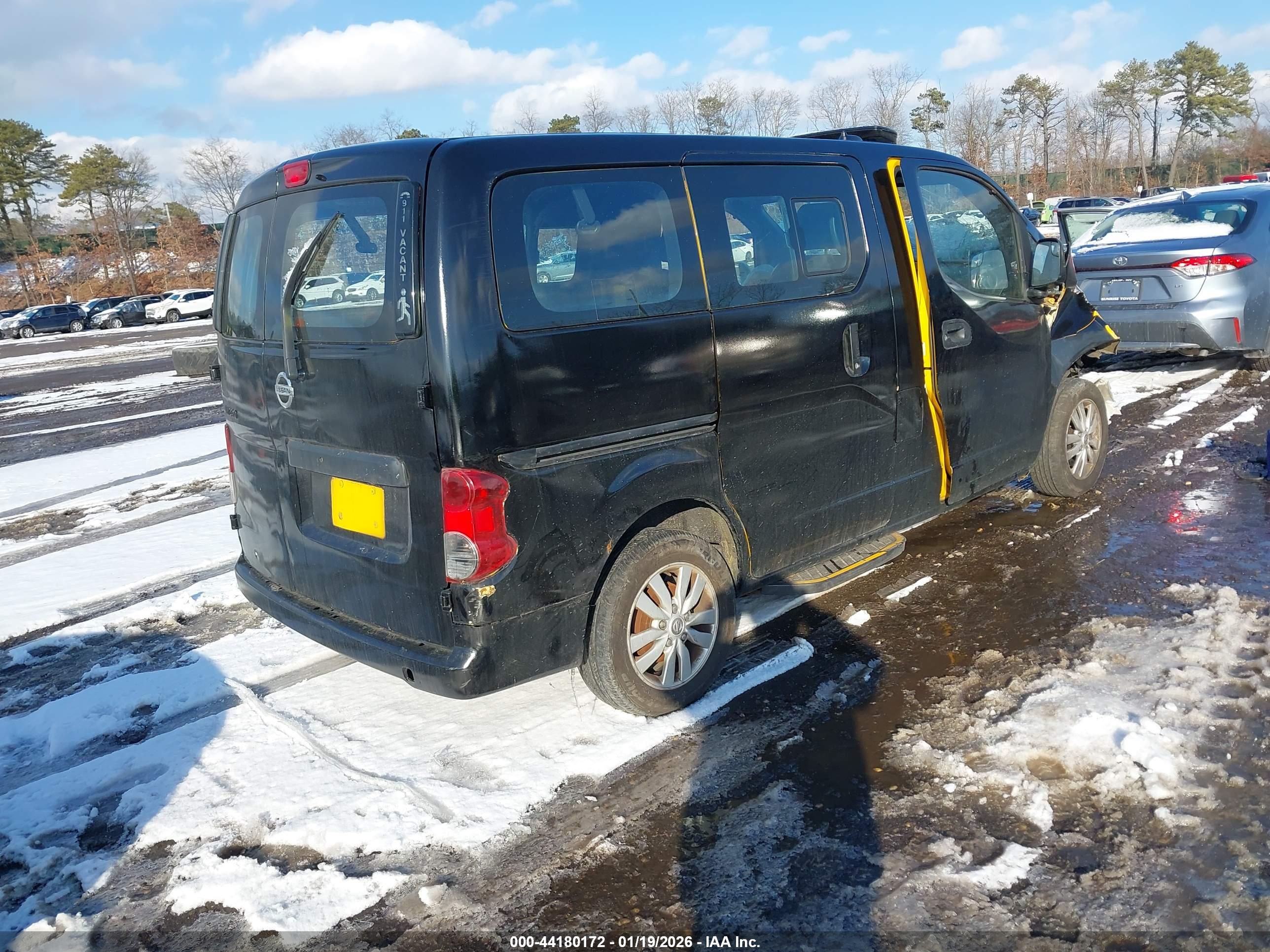 NISSAN NV200 image 4