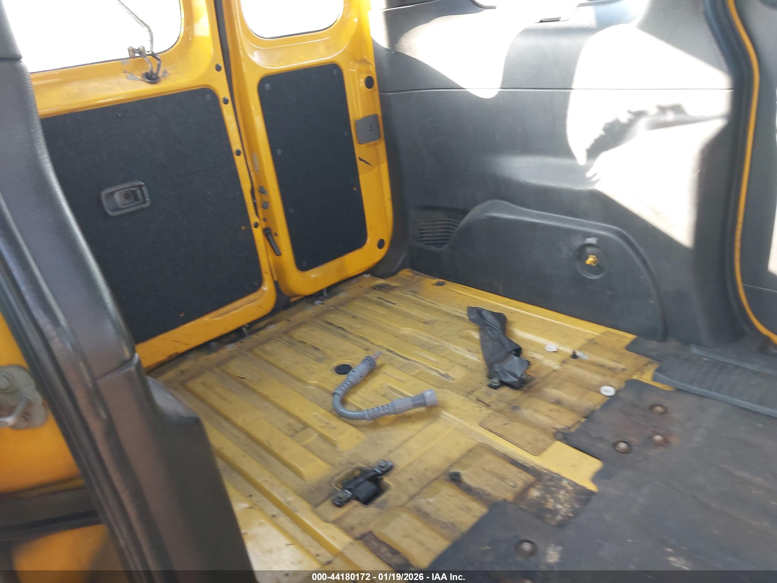 NISSAN NV200 image 8