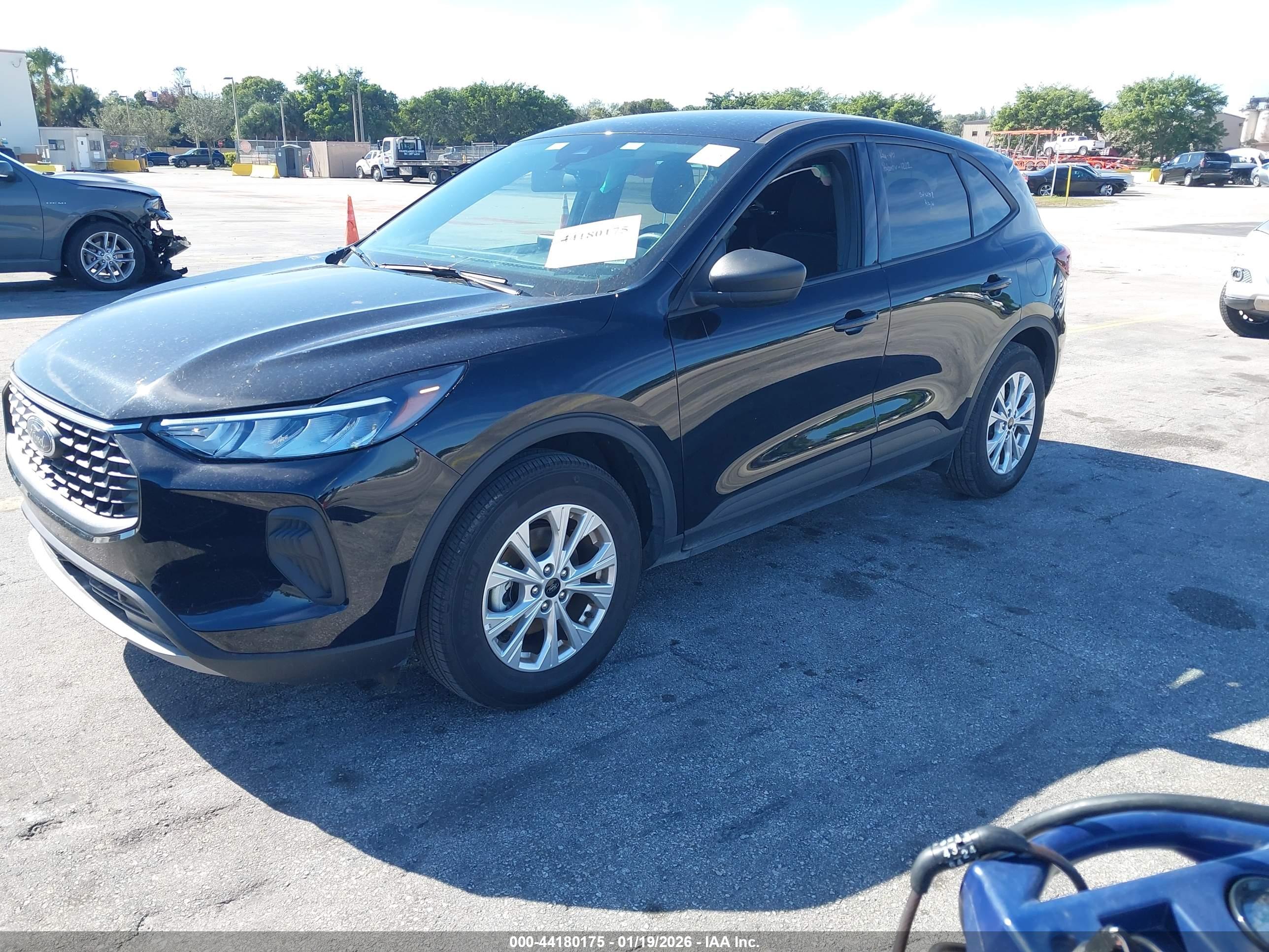 FORD ESCAPE image 2