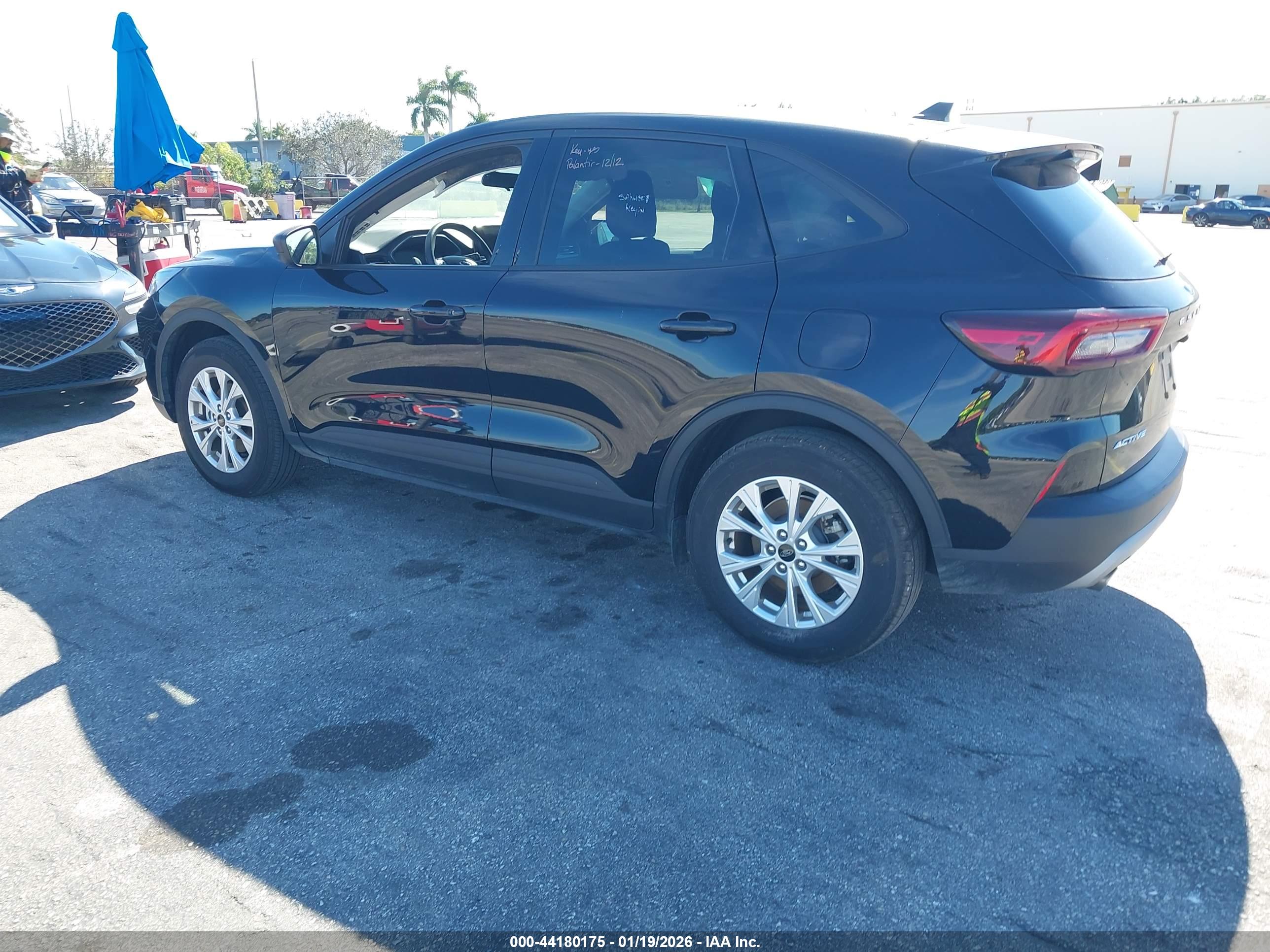 FORD ESCAPE image 3