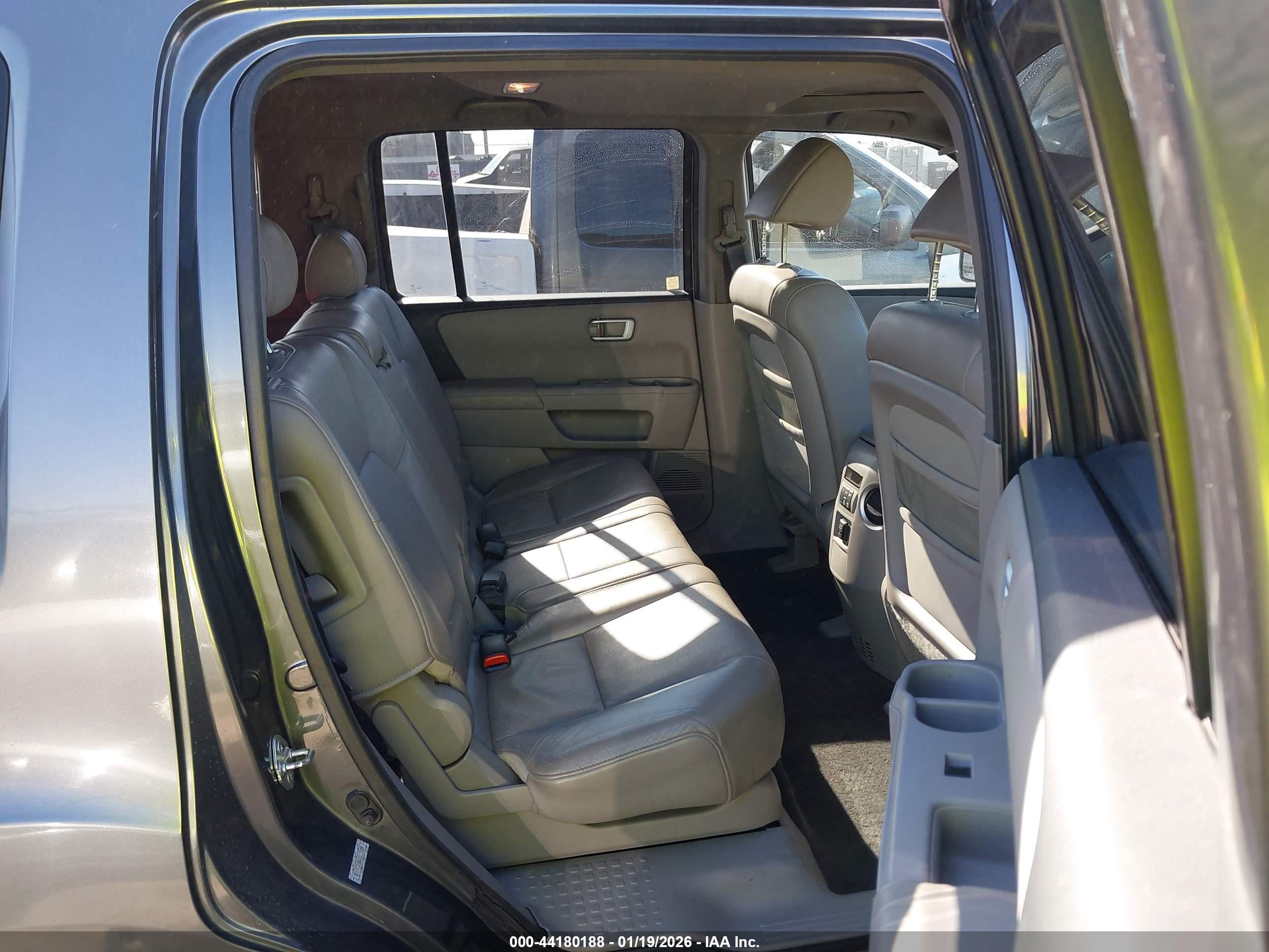 HONDA PILOT image 8