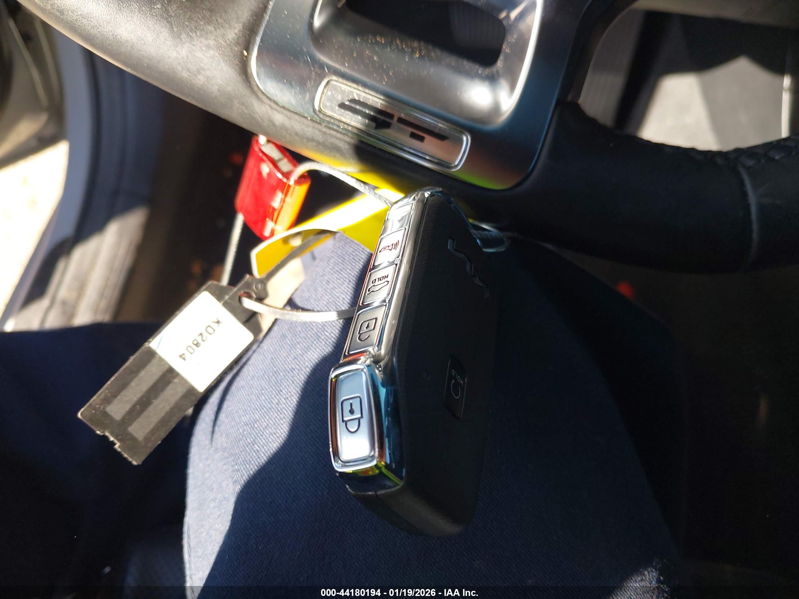 KIA K5 image 11