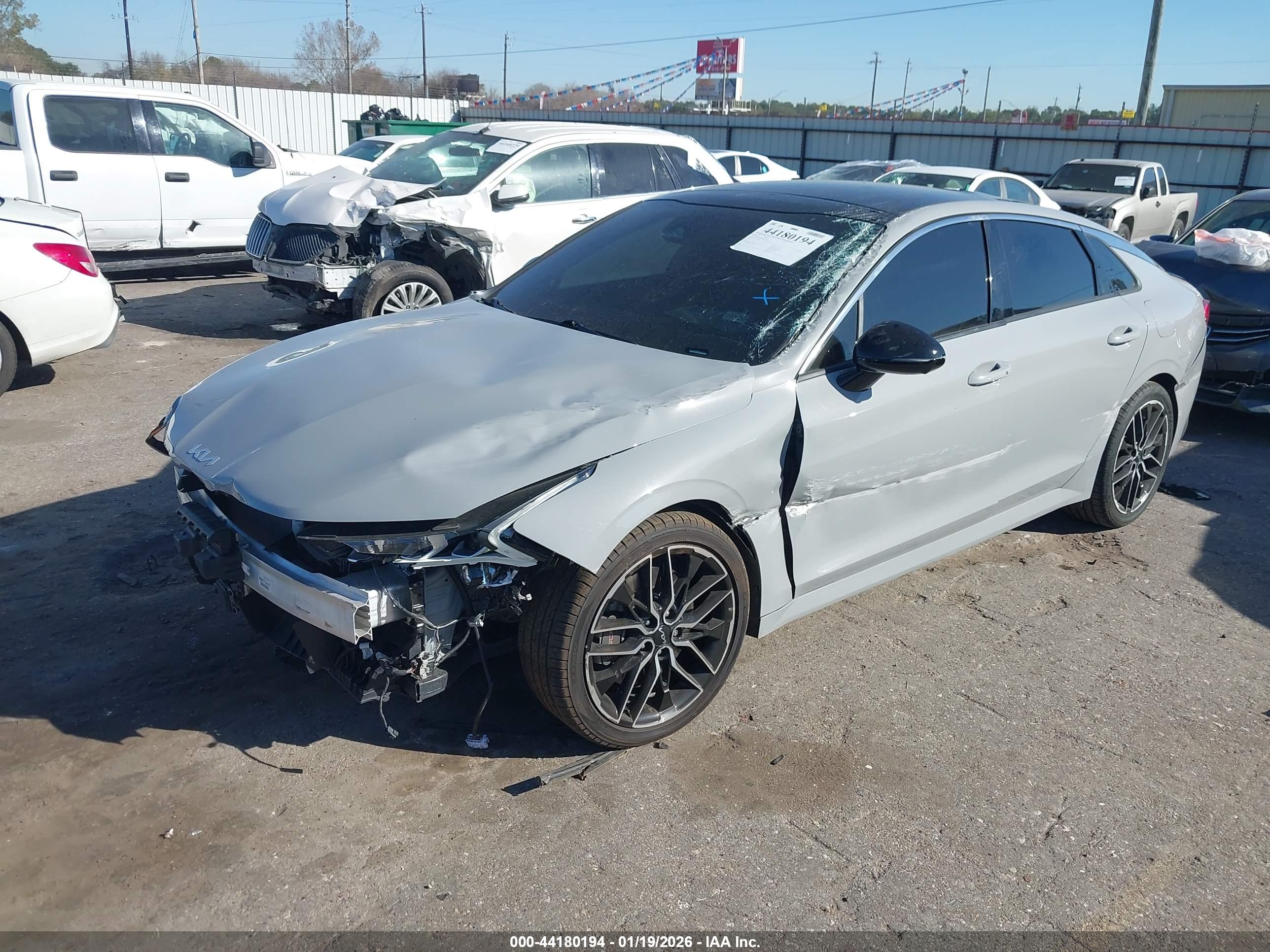 KIA K5 image 2