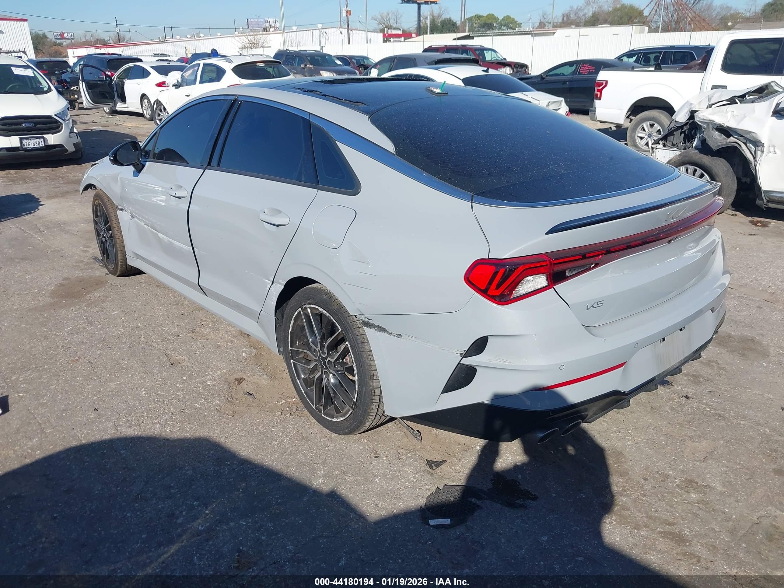 KIA K5 image 3