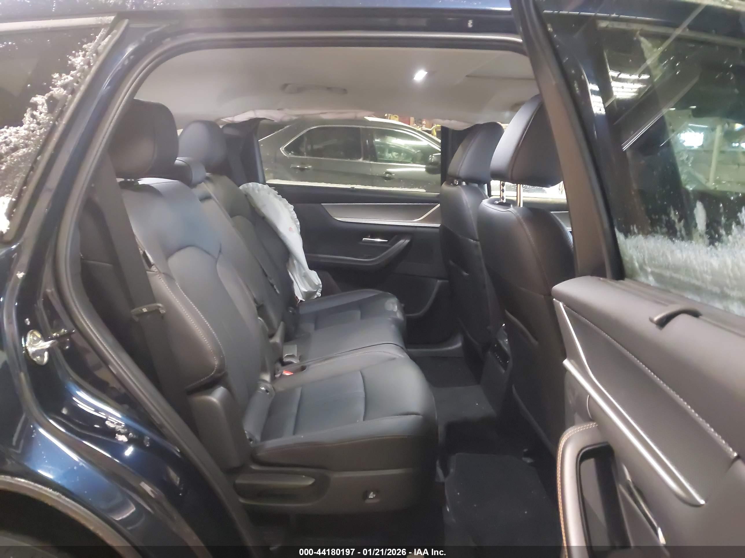 MAZDA CX-90 image 8