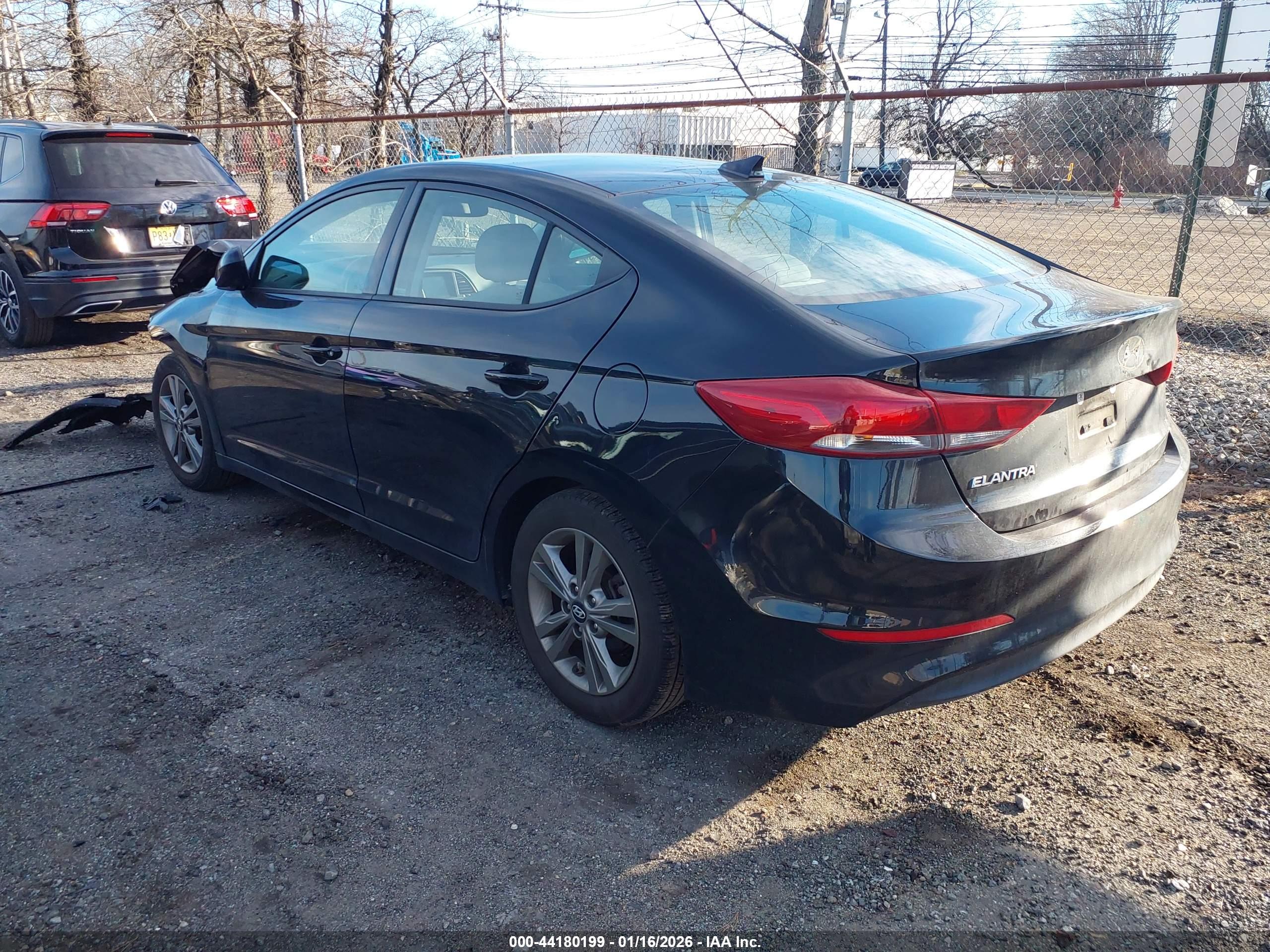 HYUNDAI ELANTRA image 3