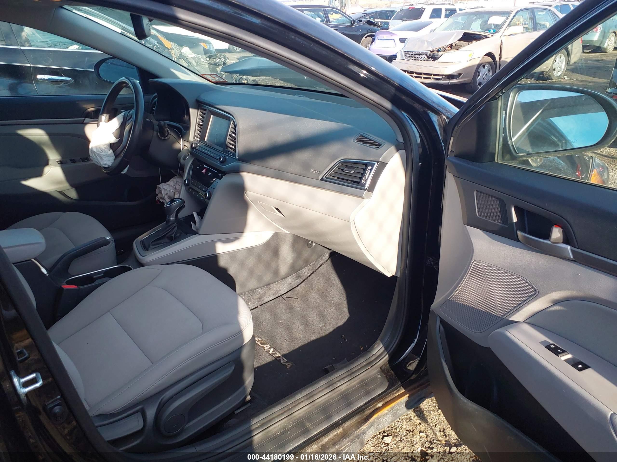 HYUNDAI ELANTRA image 5