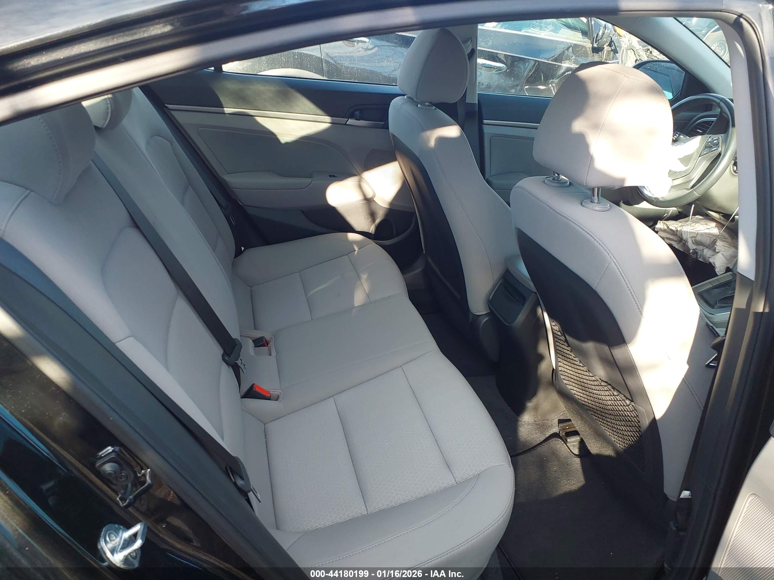 HYUNDAI ELANTRA image 8