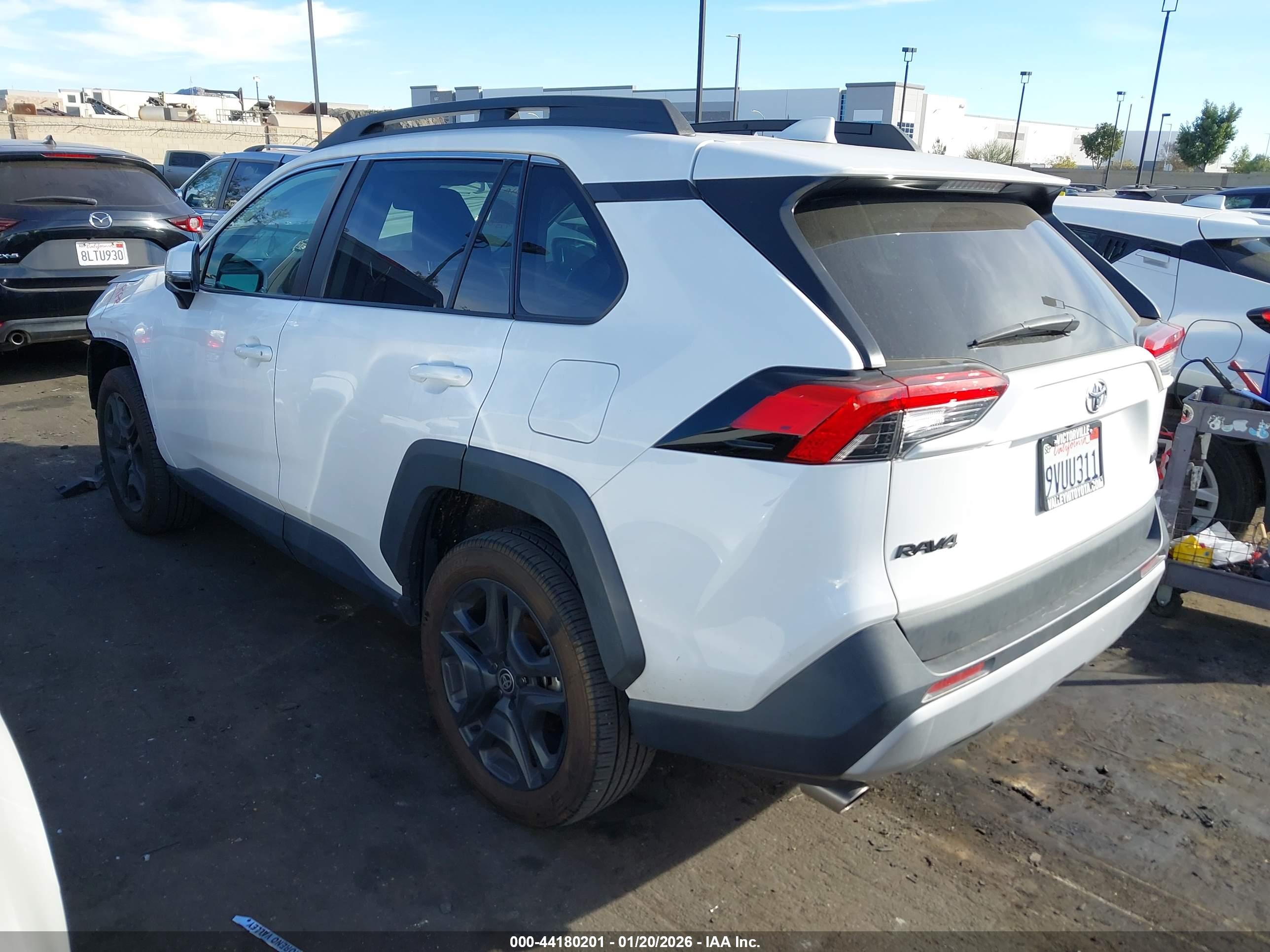 TOYOTA RAV4 image 3