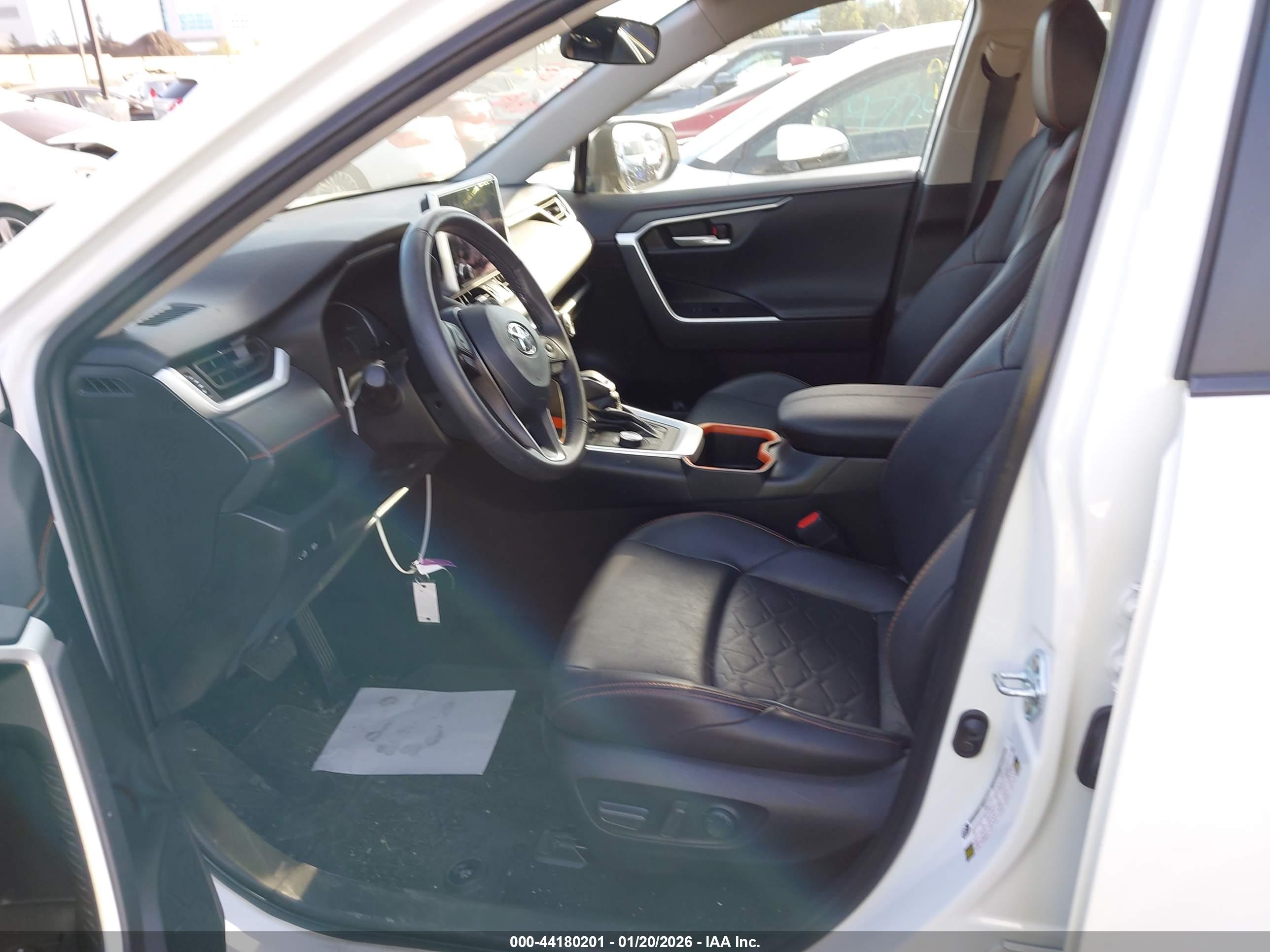 TOYOTA RAV4 image 5