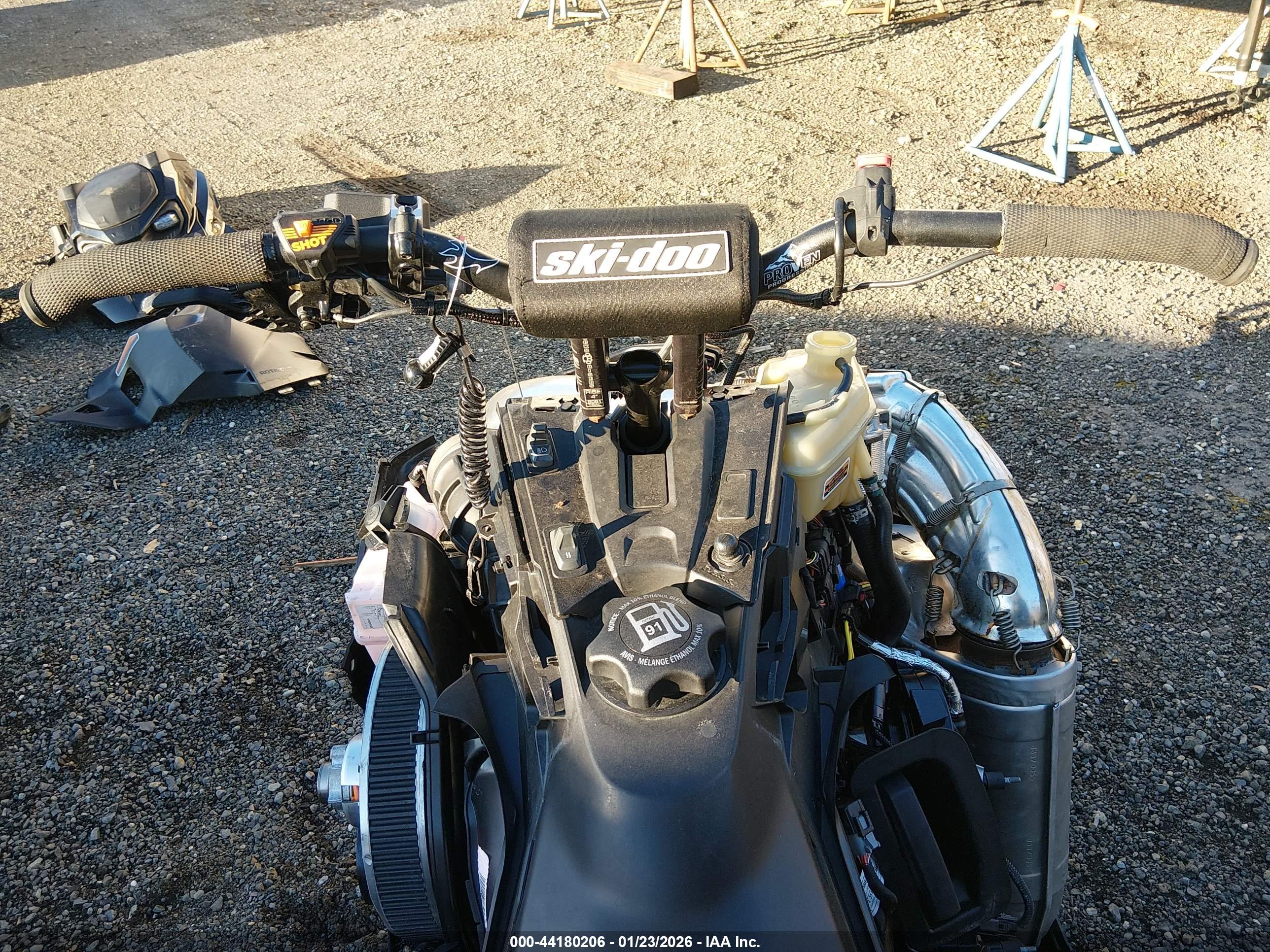 SKI-DOO SUMMIT image 7