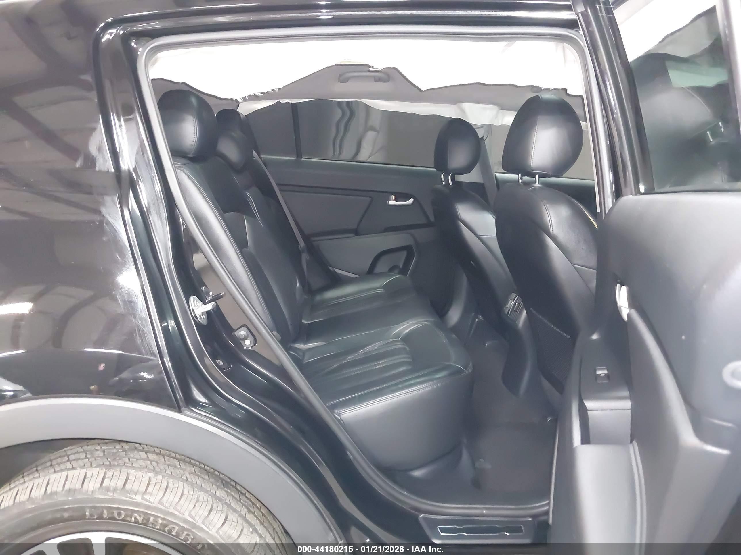 KIA SPORTAGE image 8