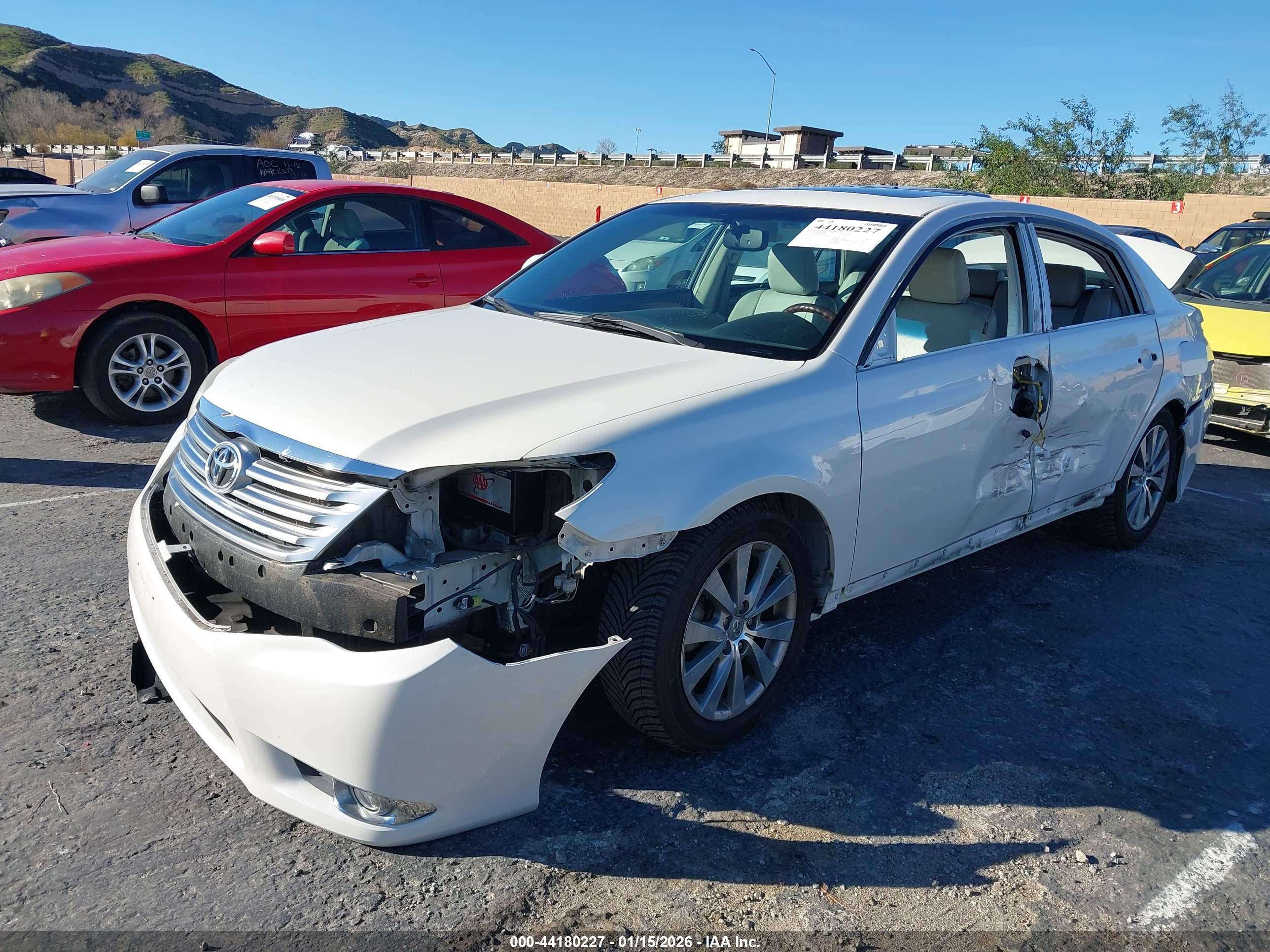 TOYOTA AVALON image 2