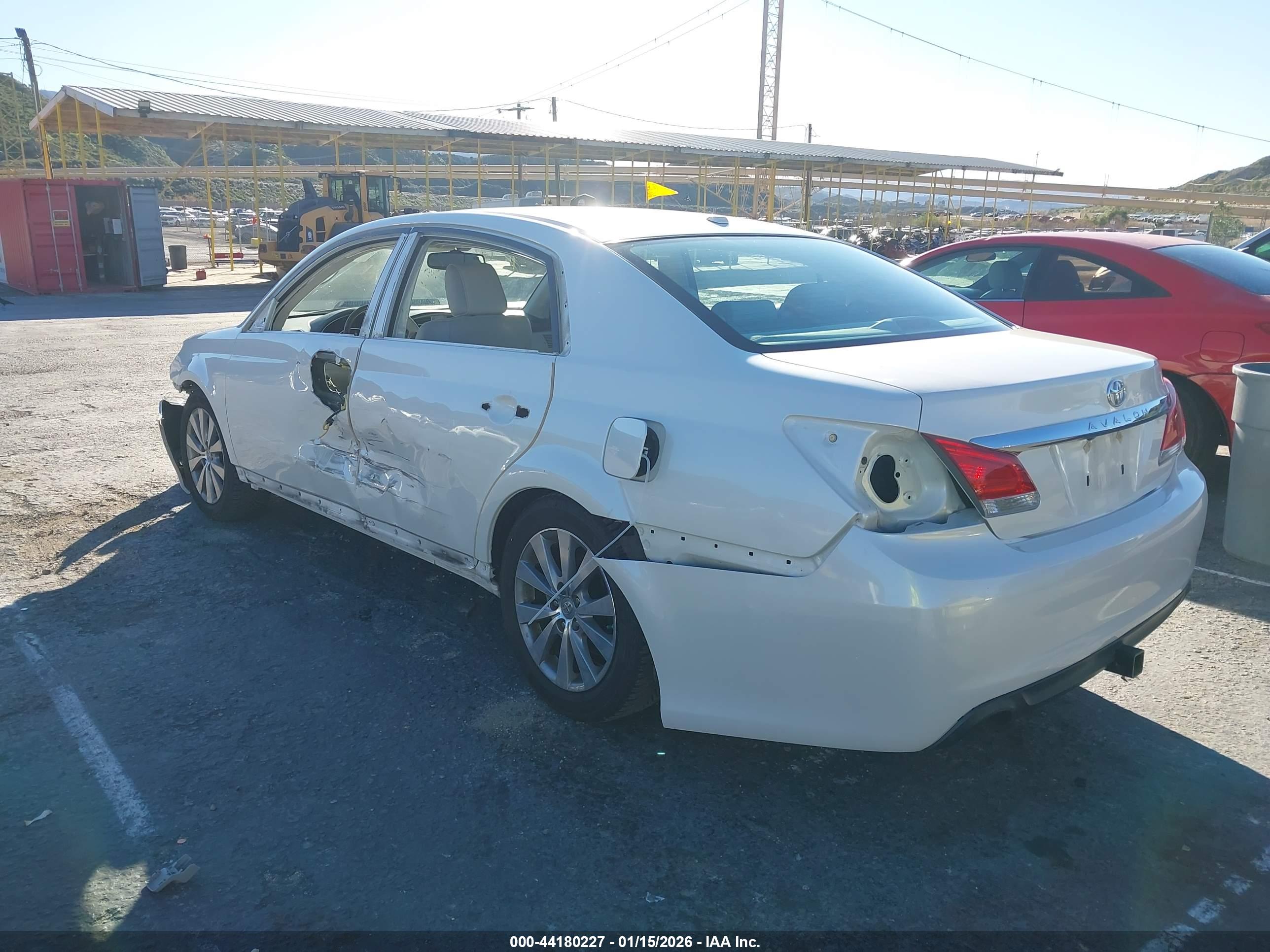 TOYOTA AVALON image 3