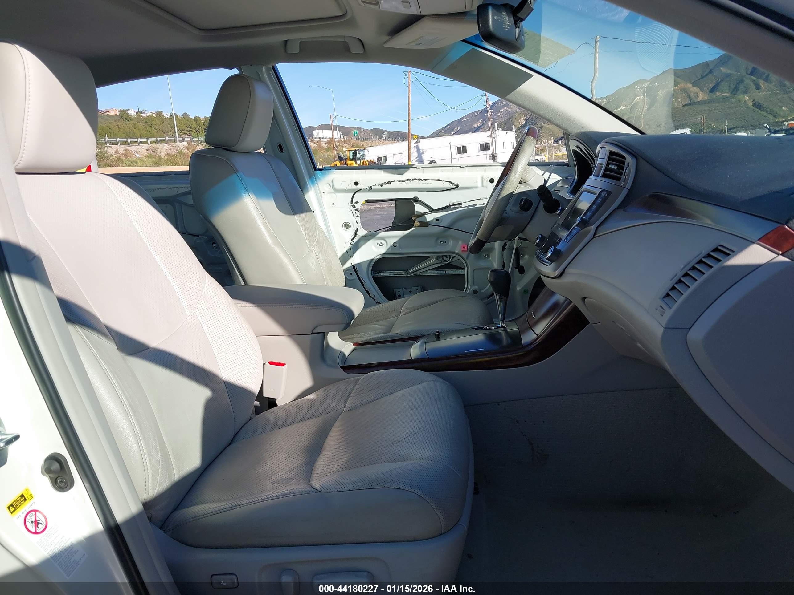 TOYOTA AVALON image 5