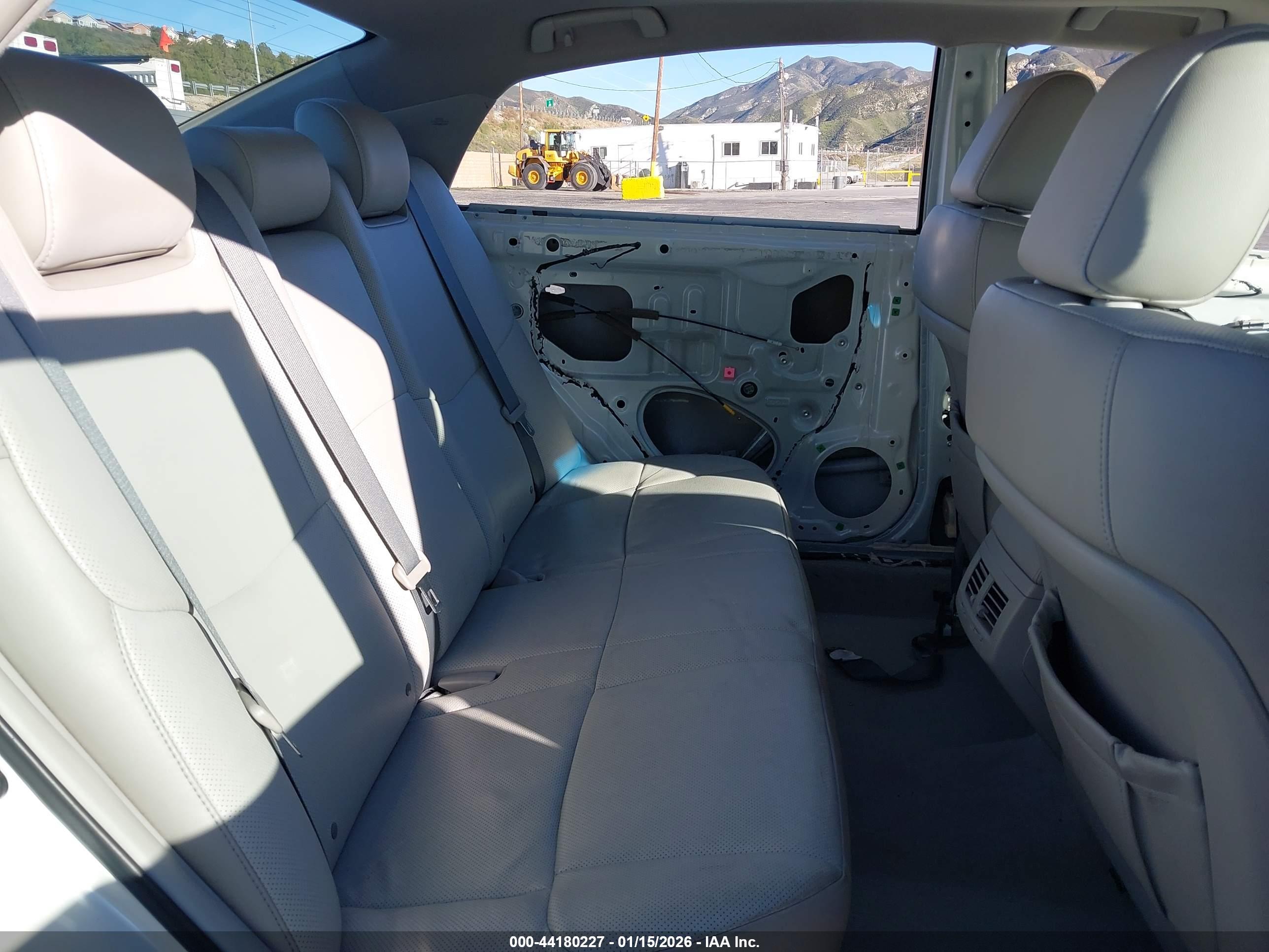 TOYOTA AVALON image 8