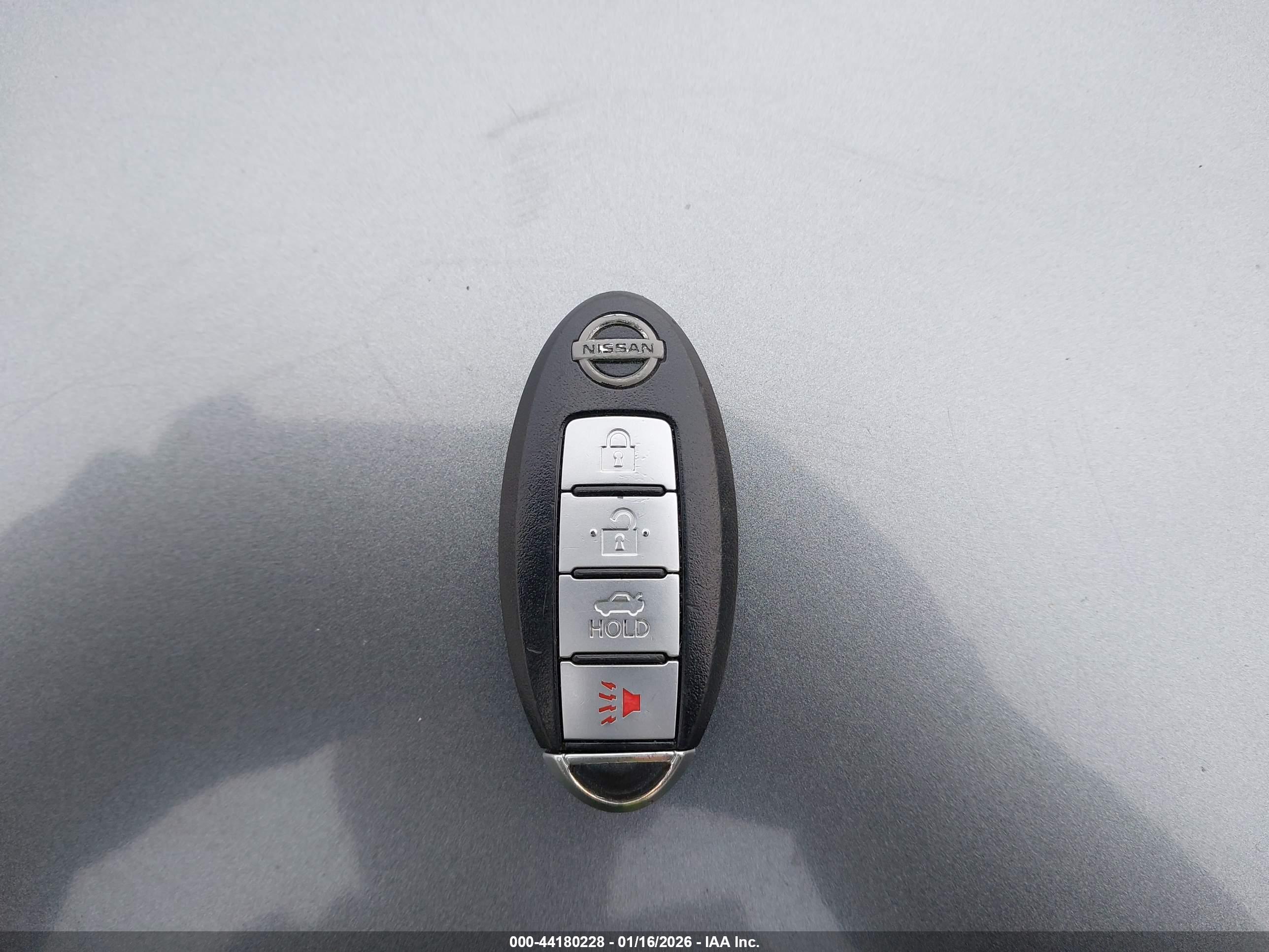 NISSAN MAXIMA image 11