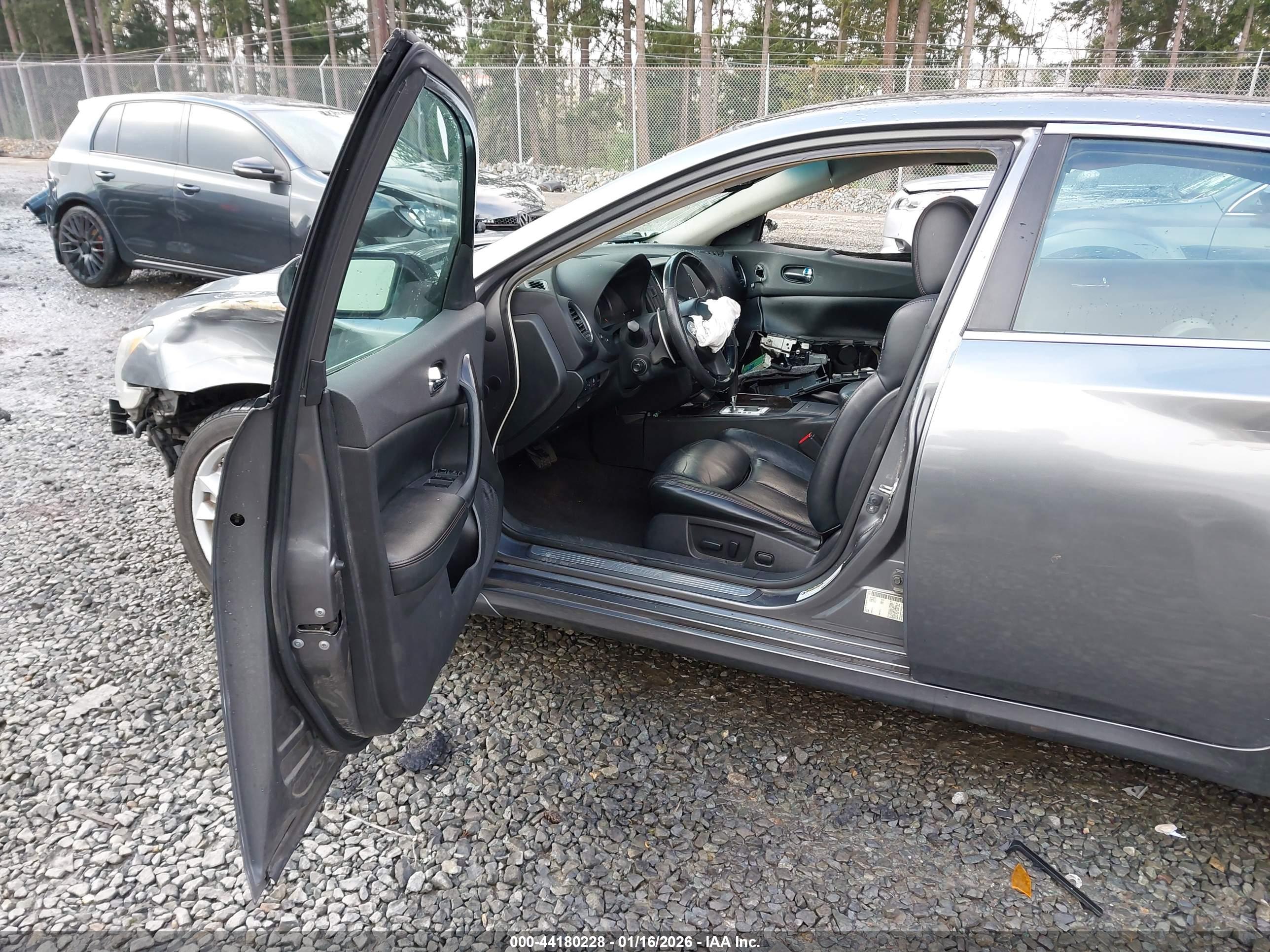 NISSAN MAXIMA image 5