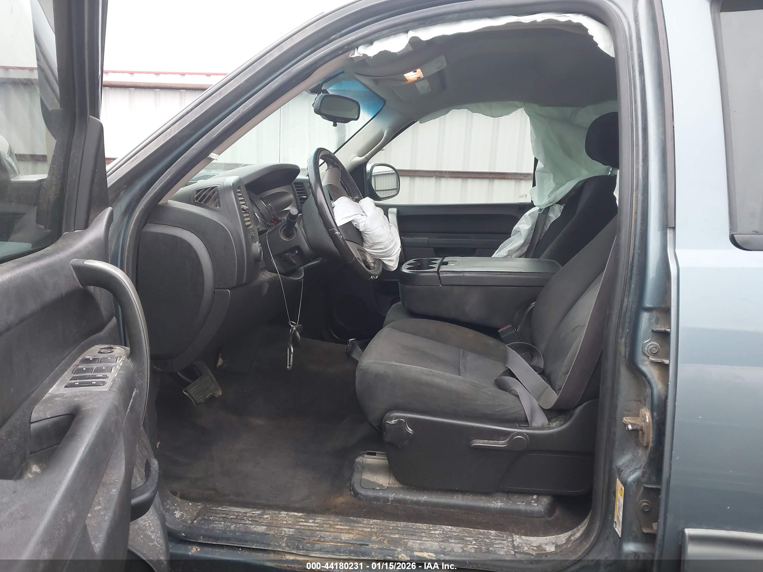 CHEVROLET SILVERADO image 5