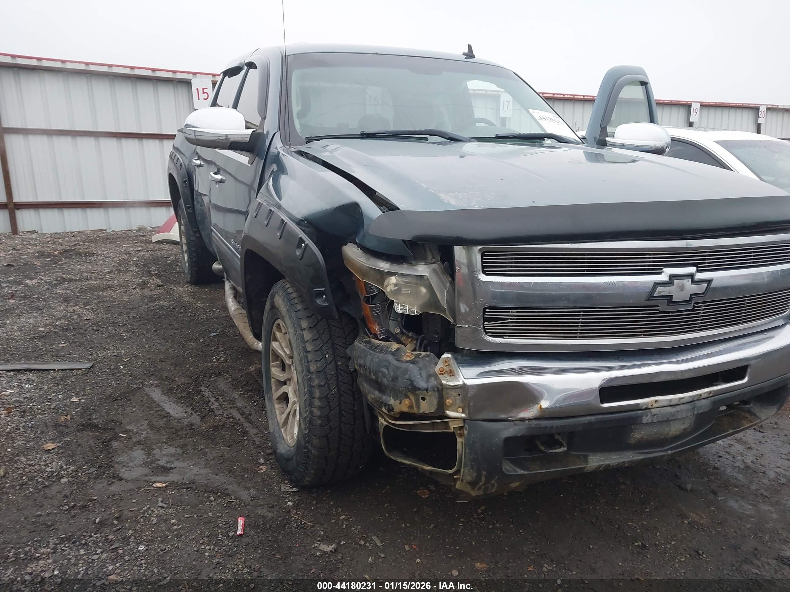 CHEVROLET SILVERADO image 6