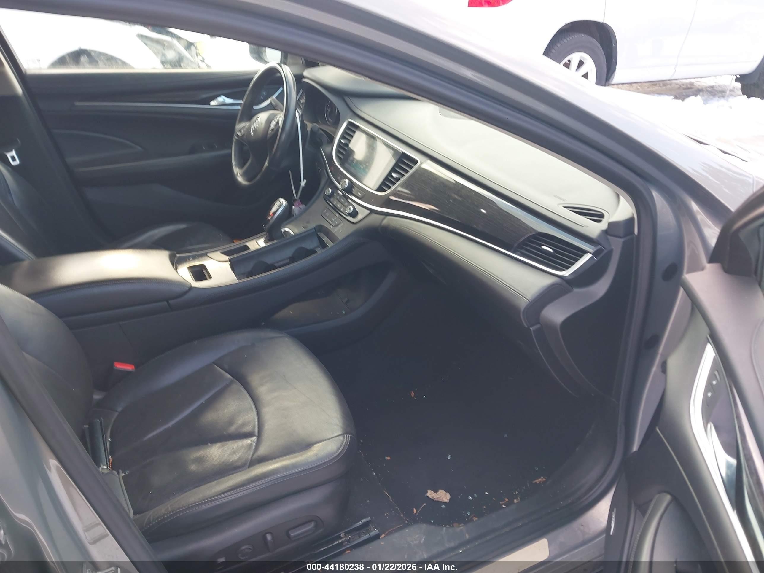 BUICK LACROSSE image 5