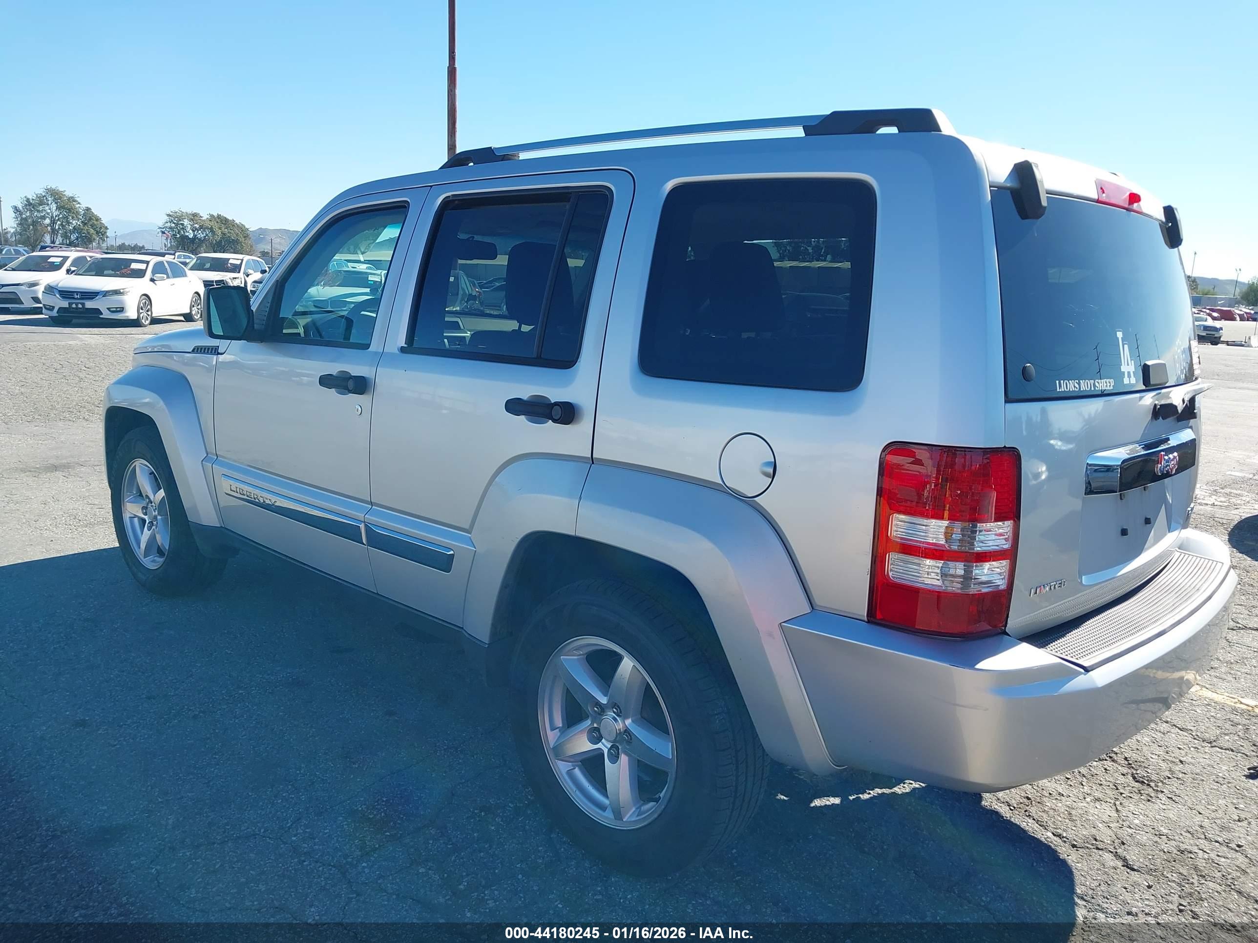 JEEP LIBERTY image 3