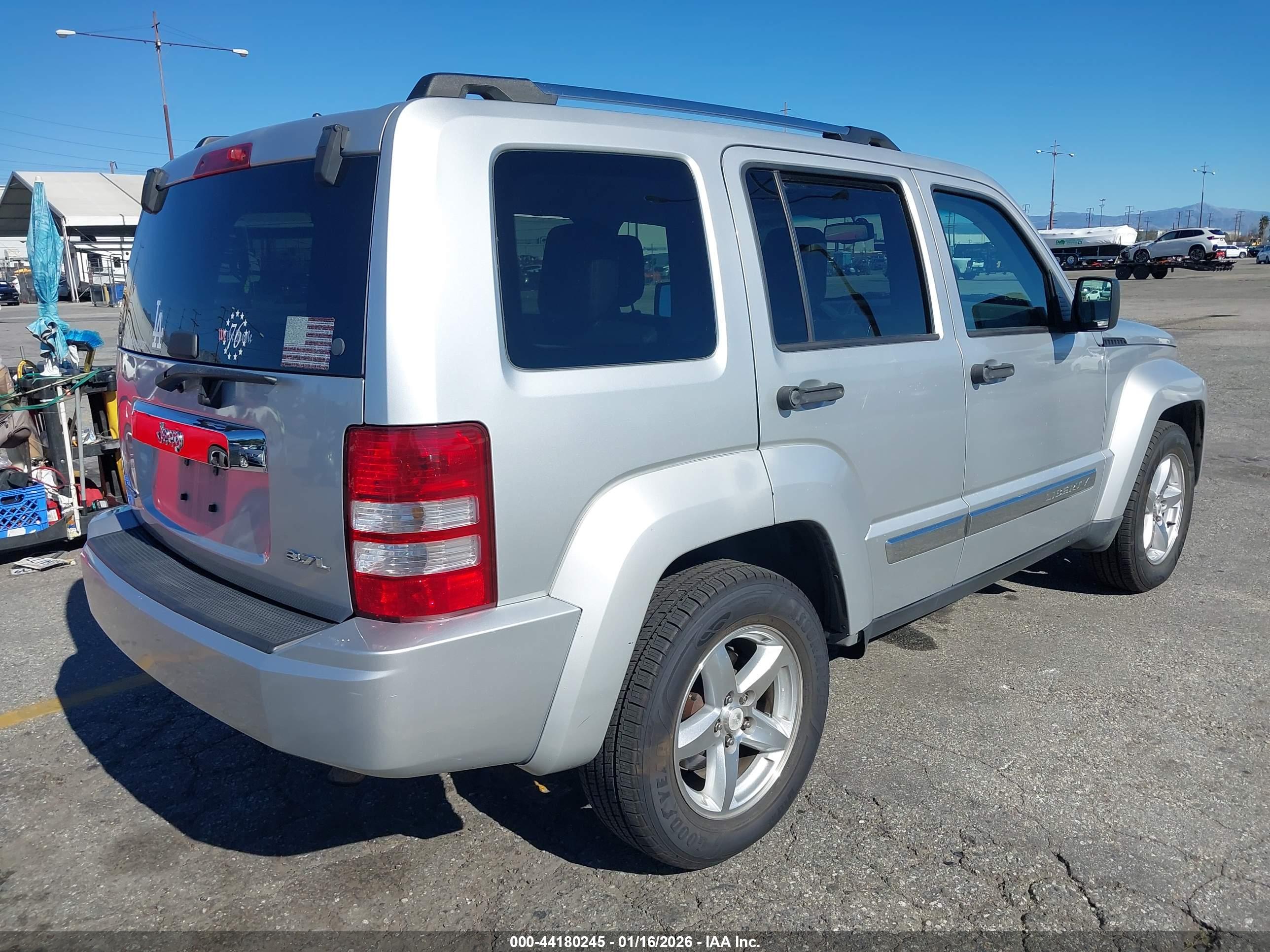 JEEP LIBERTY image 4