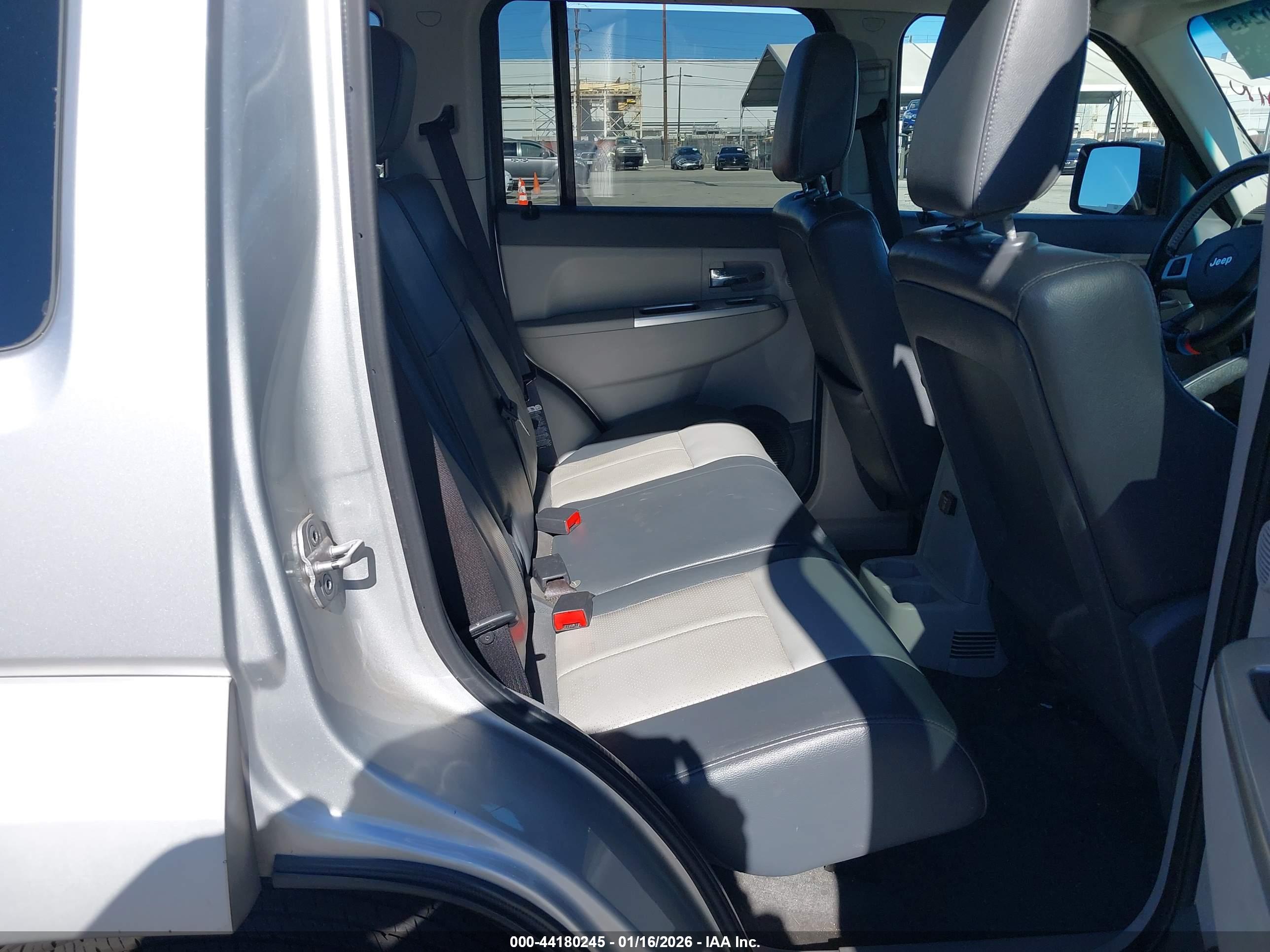 JEEP LIBERTY image 8