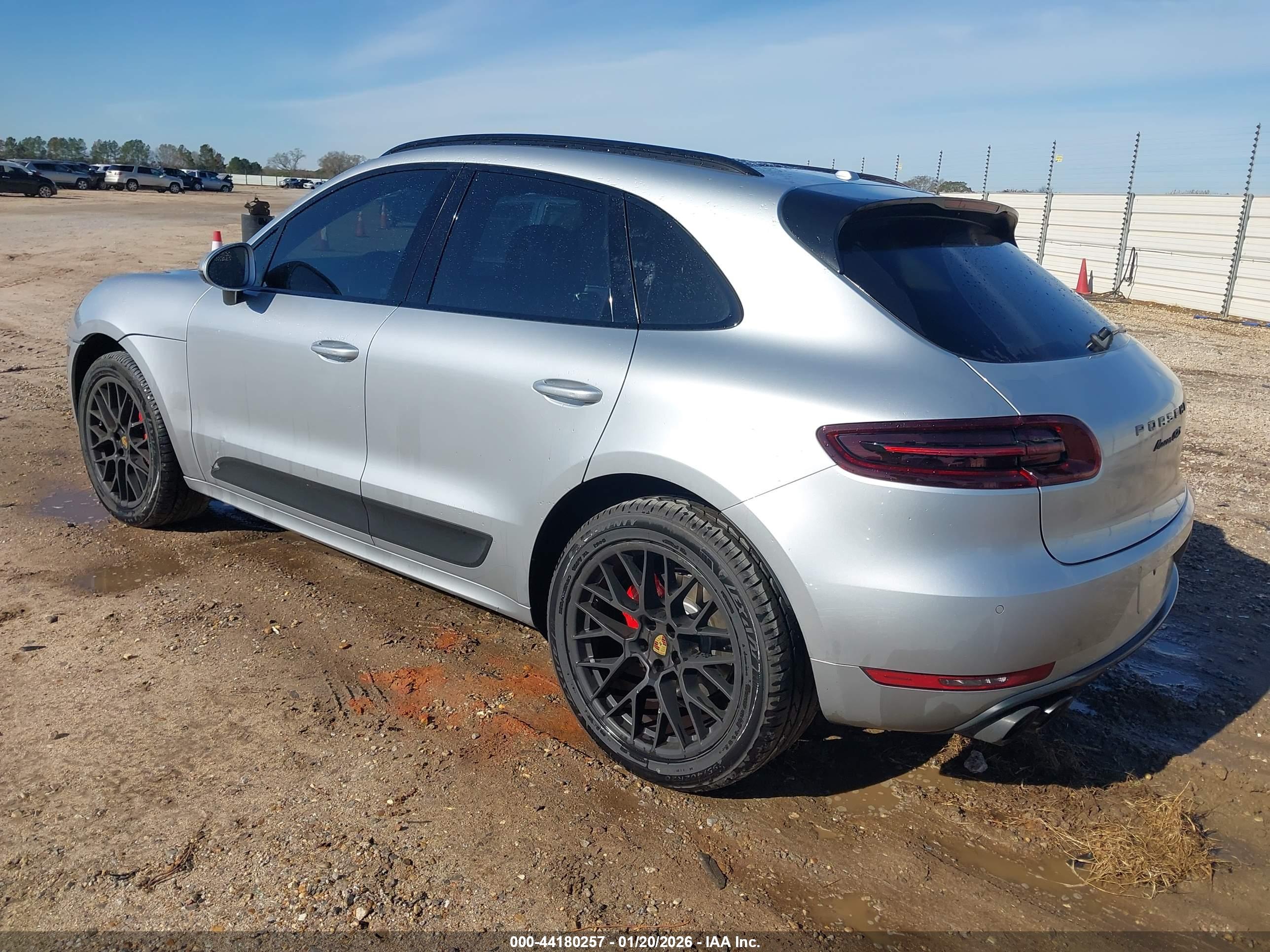 PORSCHE MACAN image 3
